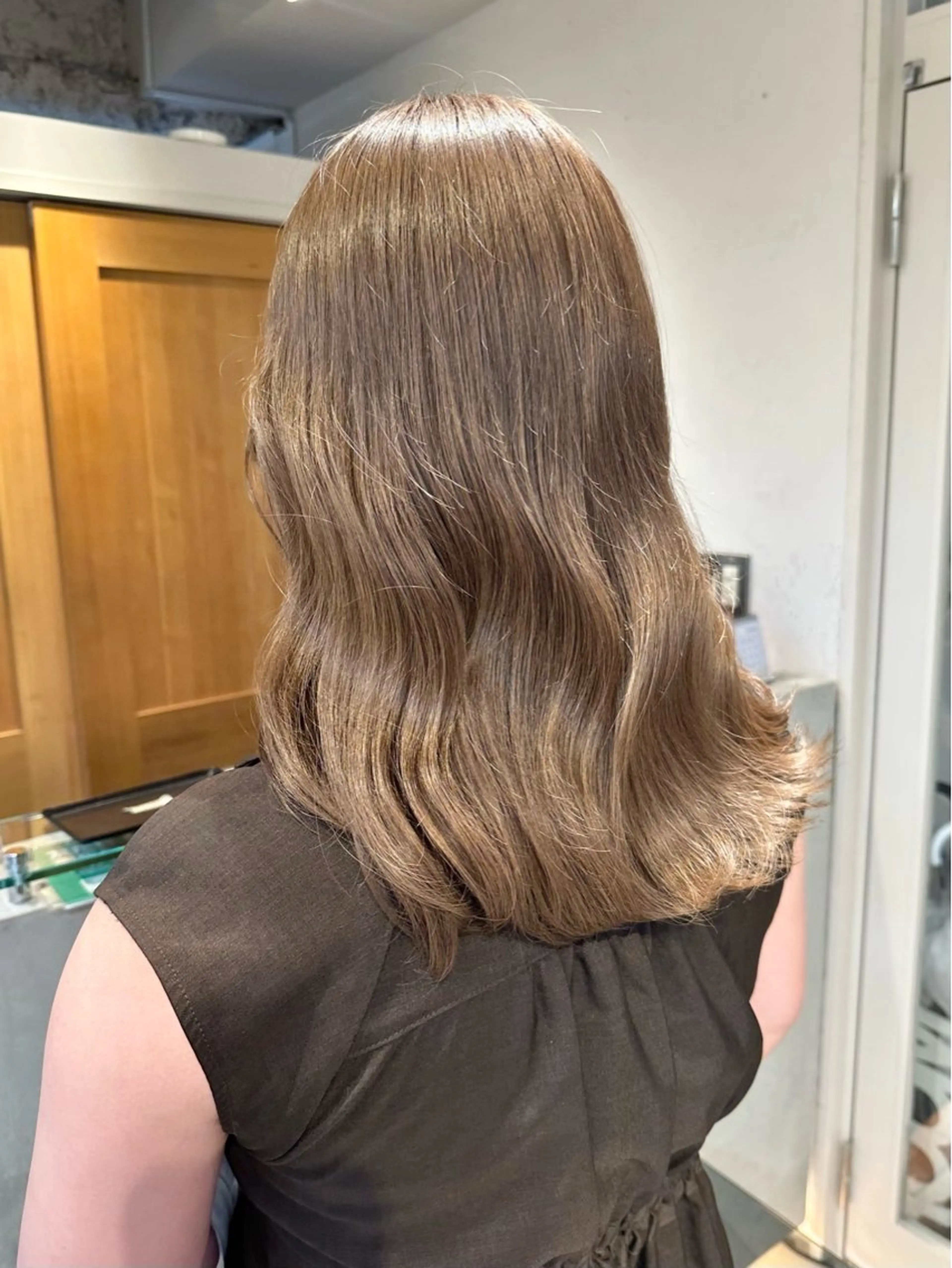 セミロング カラー ベージュカラー ブリーチ オリーブベージュ 🌞塙 湧貴🌞のヘアスタイル