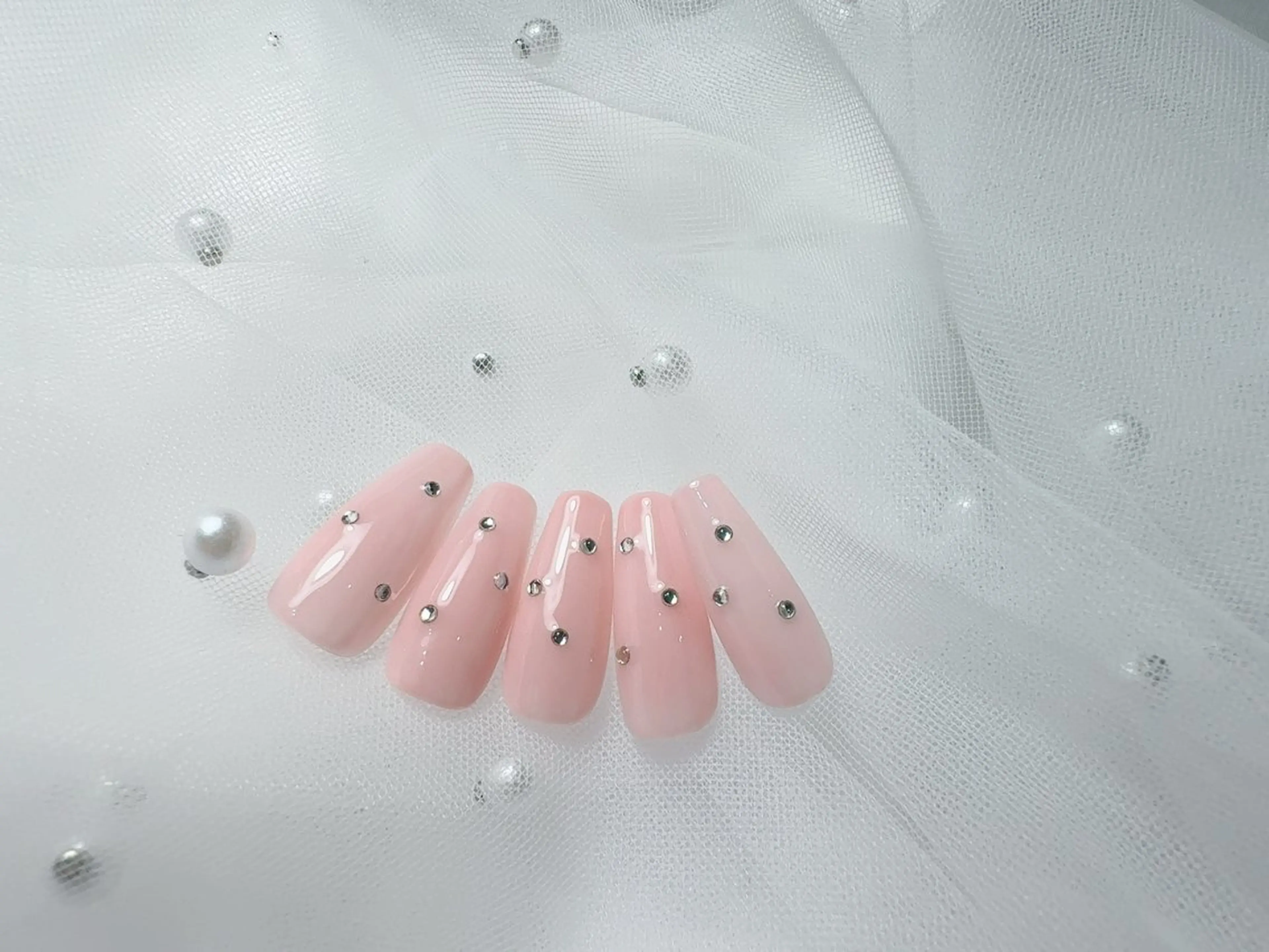 ネイル ワンカラーネイル ストーンネイル ハンドネイル プライベートサロン LUANAのエステ・リラクイメージ