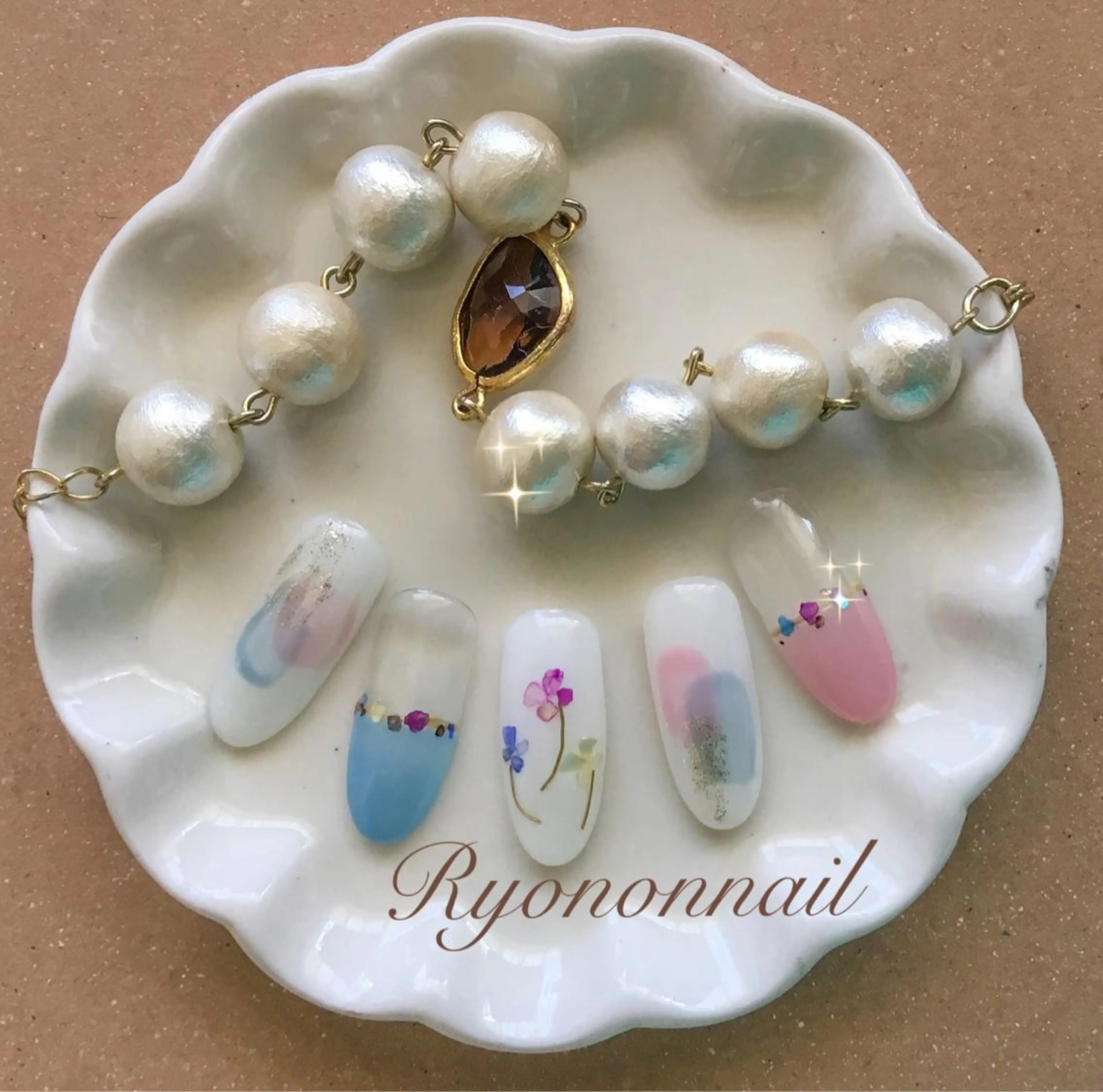 ネイル フレンチネイル ネイルチップ Ryononnail(リョノンネイル)所属・Ryononnail 上谷典子のネイルデザイン