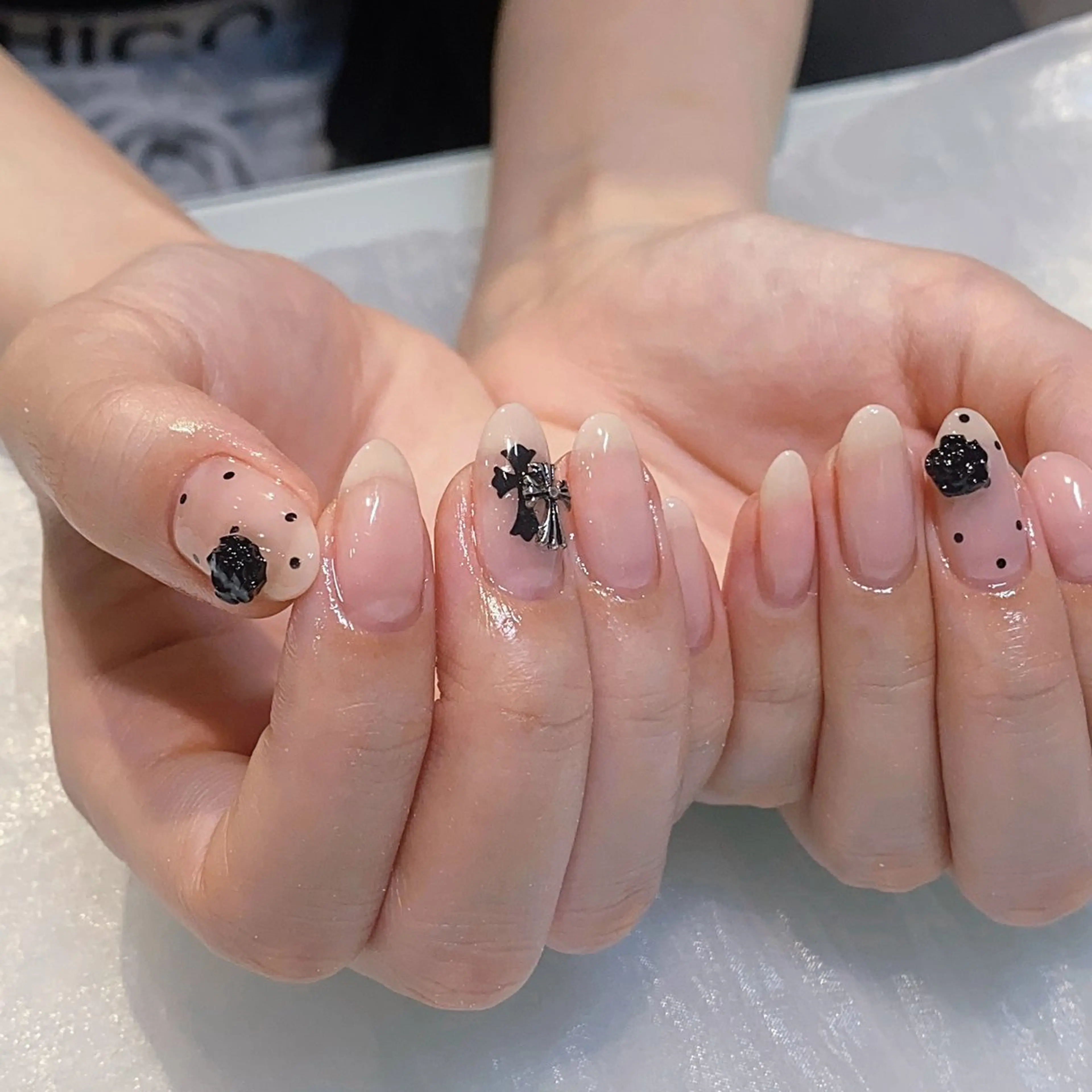 ネイル アートネイル ドット ハンドネイル Sayaka 🎀のネイルデザイン