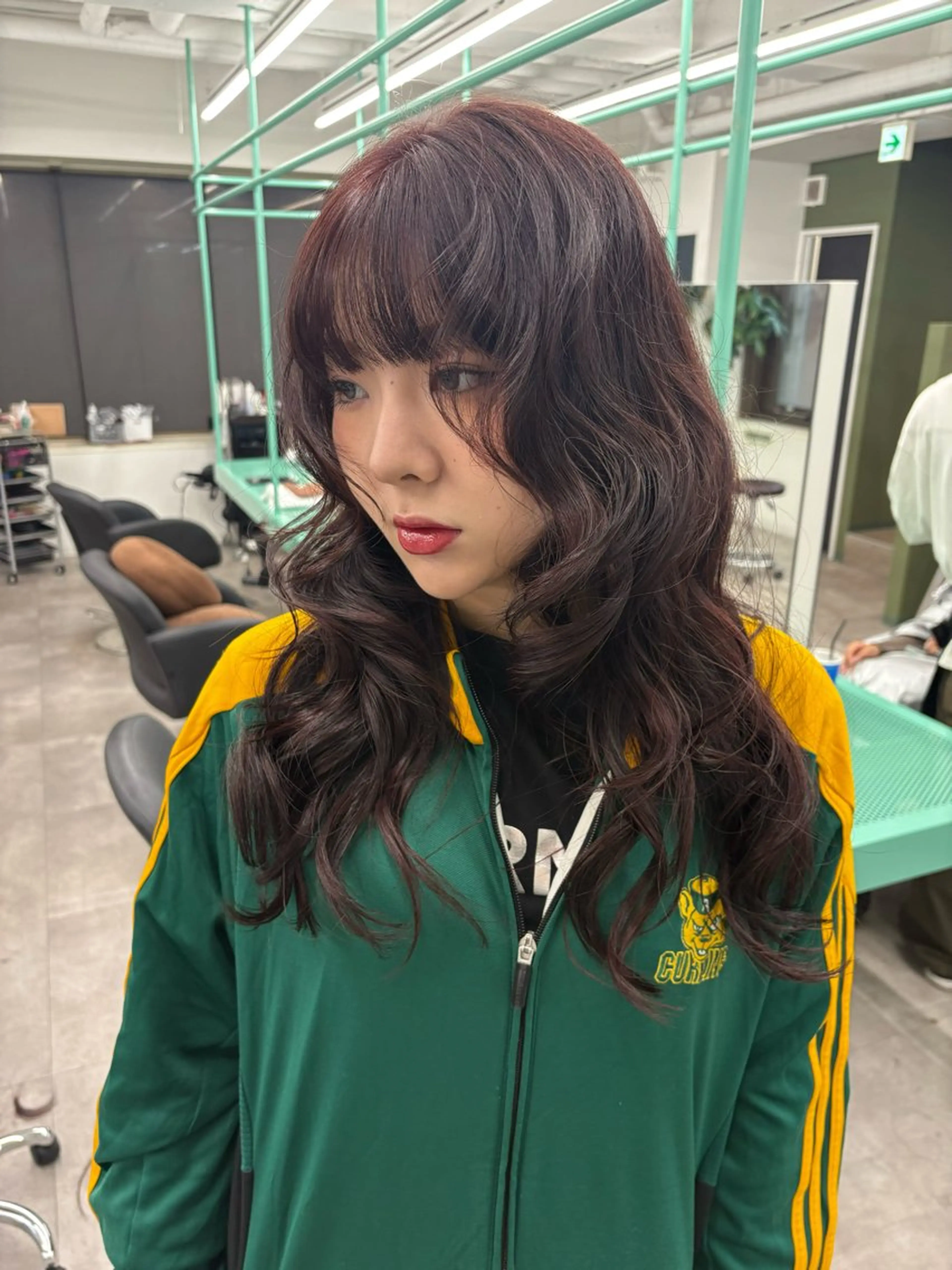 ロング ヘアカラー 綾乃／デザインカラー ／ハイトーン／ボブのヘアスタイル