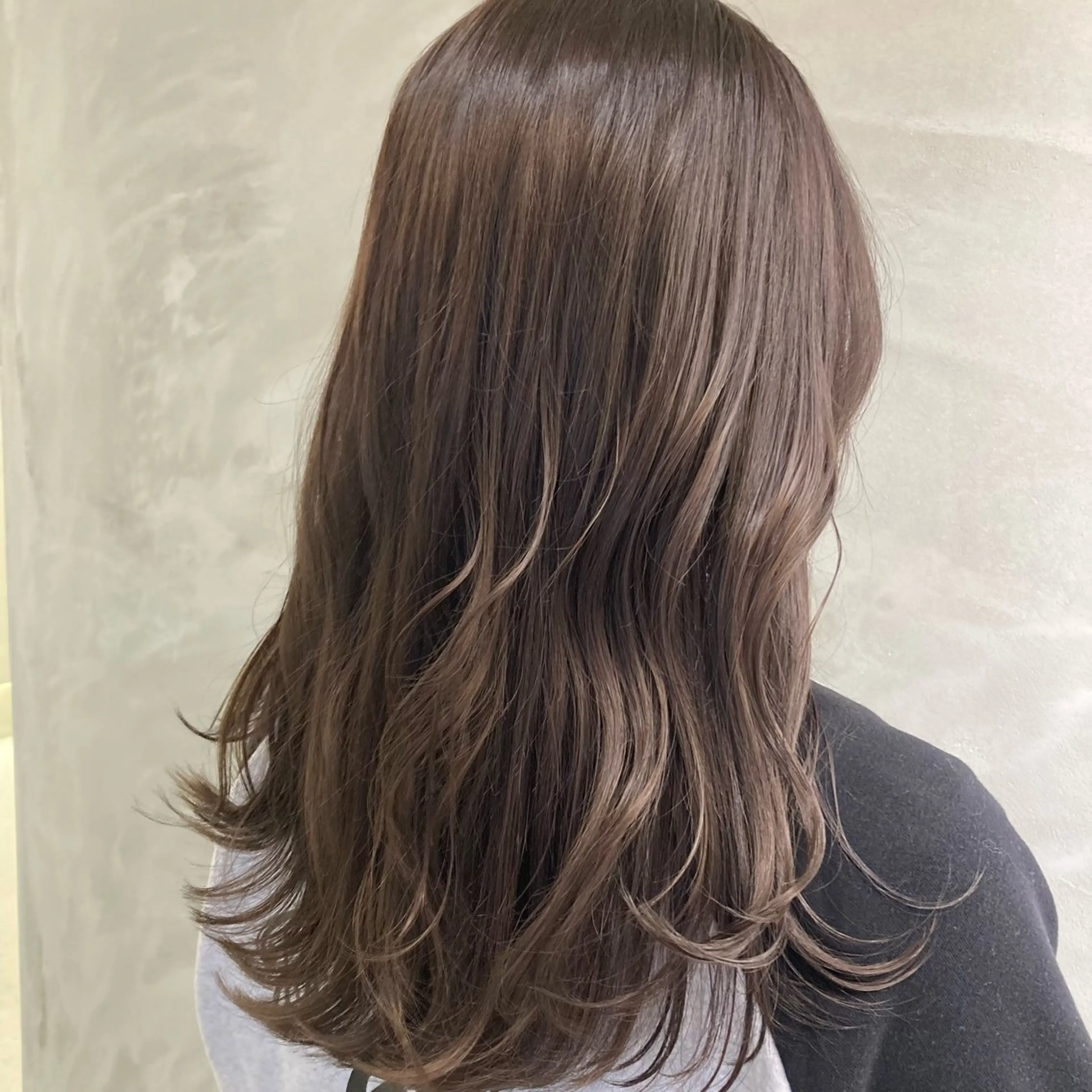 カラー ヘアカラー トリートメント しおり🍬 KOKORO🤍のヘアスタイル