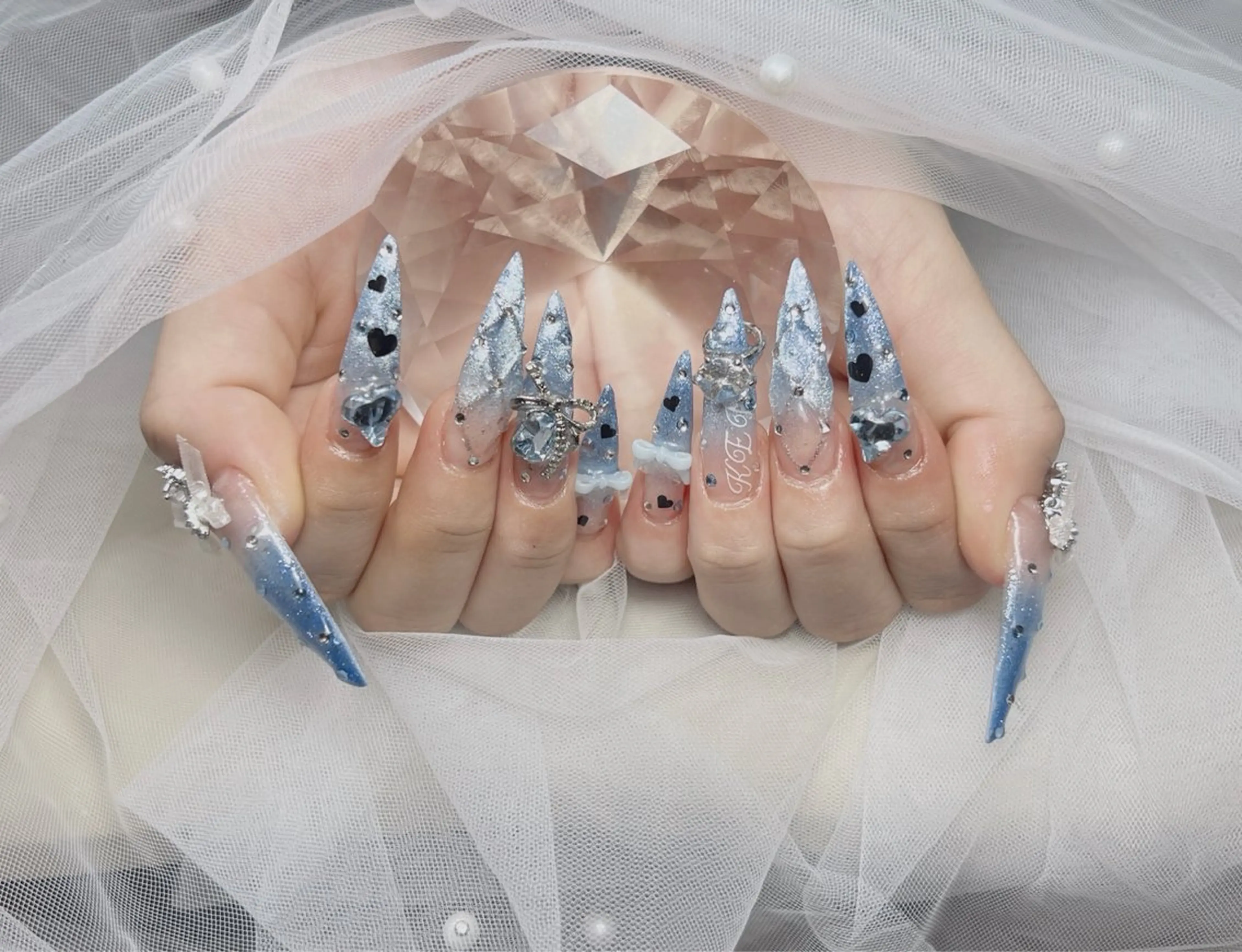 ネイル アートネイル オーロラネイル チークネイル 長さ出し フットネイル ハンドネイル ハンドケア Mio_ Noiranailのネイルデザイン