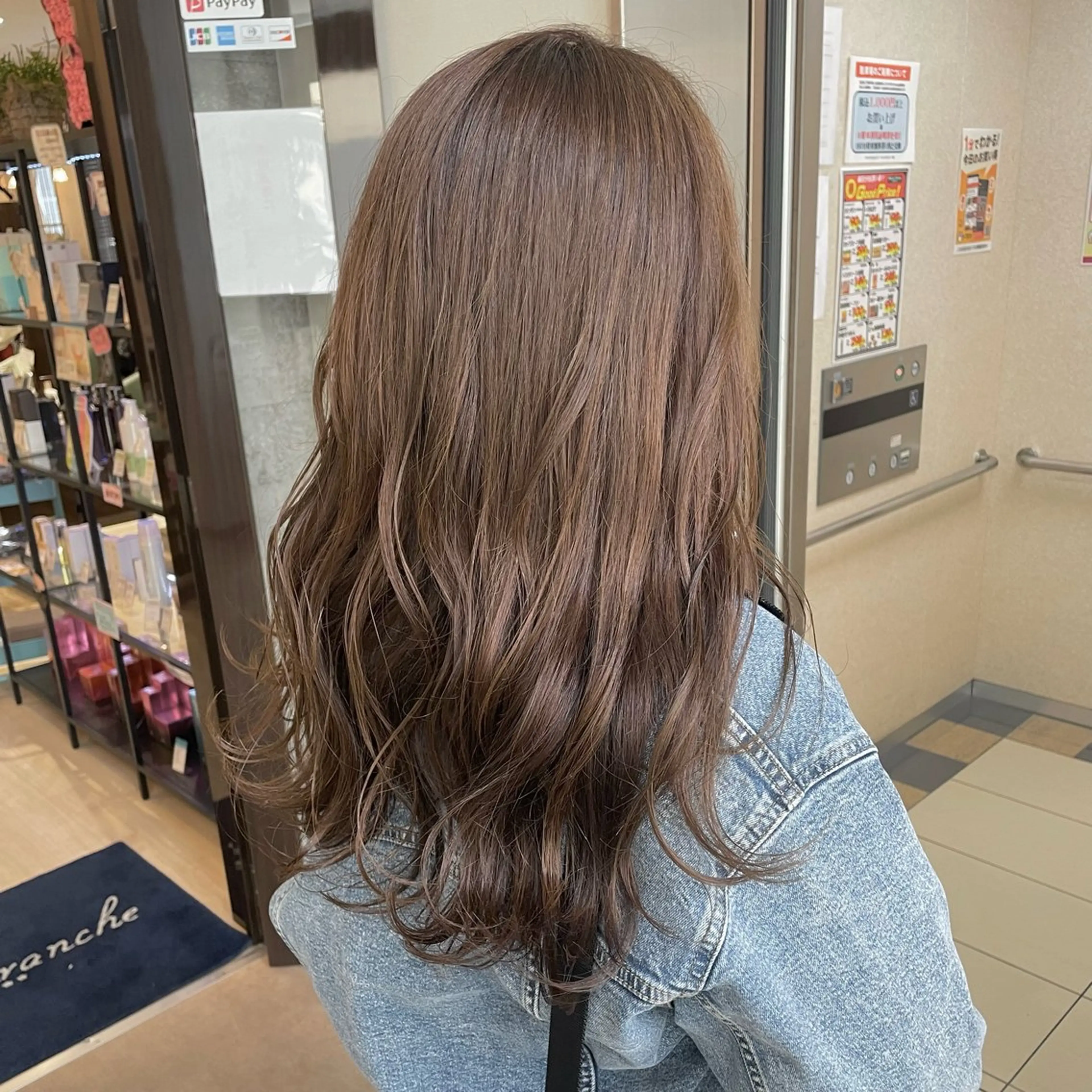 ロング カラー ベージュカラー オリーブベージュ ヘアカラー 村上 遥香 店長スタイリストのヘアスタイル
