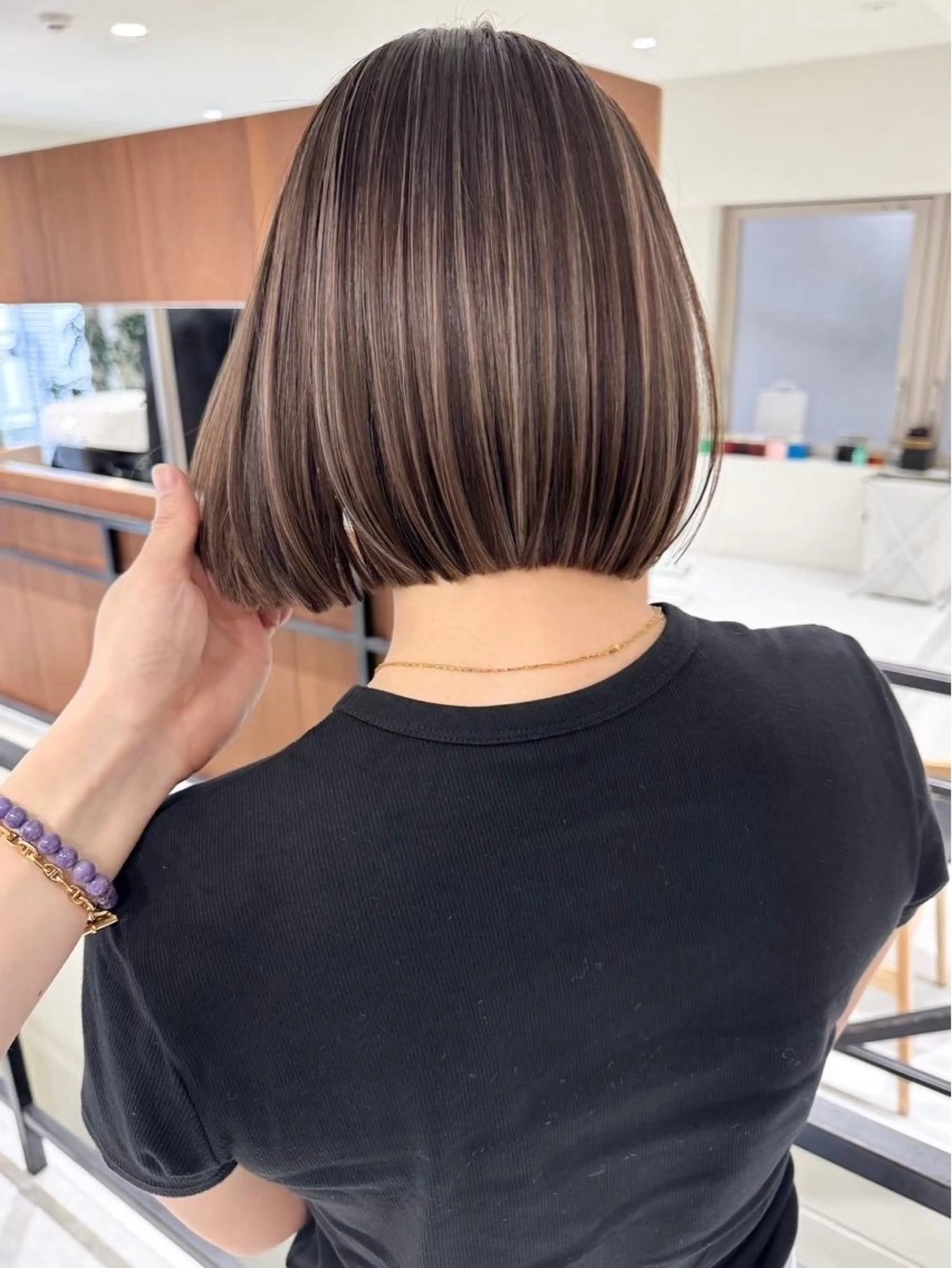 ショート カラー ボブ 顔周りカット 艶髪ハイトーン 💎凜💎のヘアスタイル