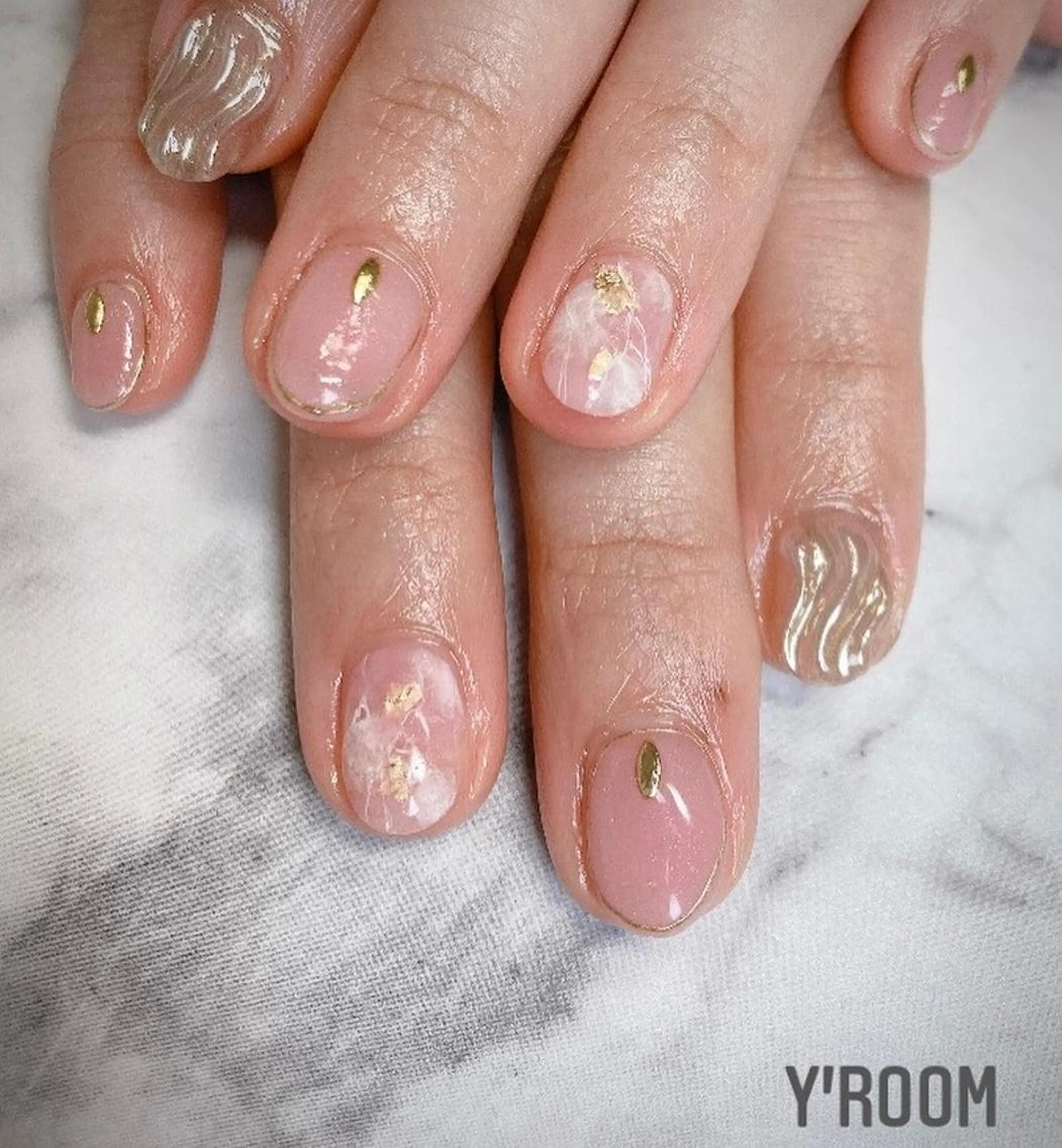 ネイル オーロラネイル フラッシュネイル フットネイル ジェルネイル 氷ネイル・うるうるネイル ハンドネイル YUKA （ネイリスト）のネイルデザイン