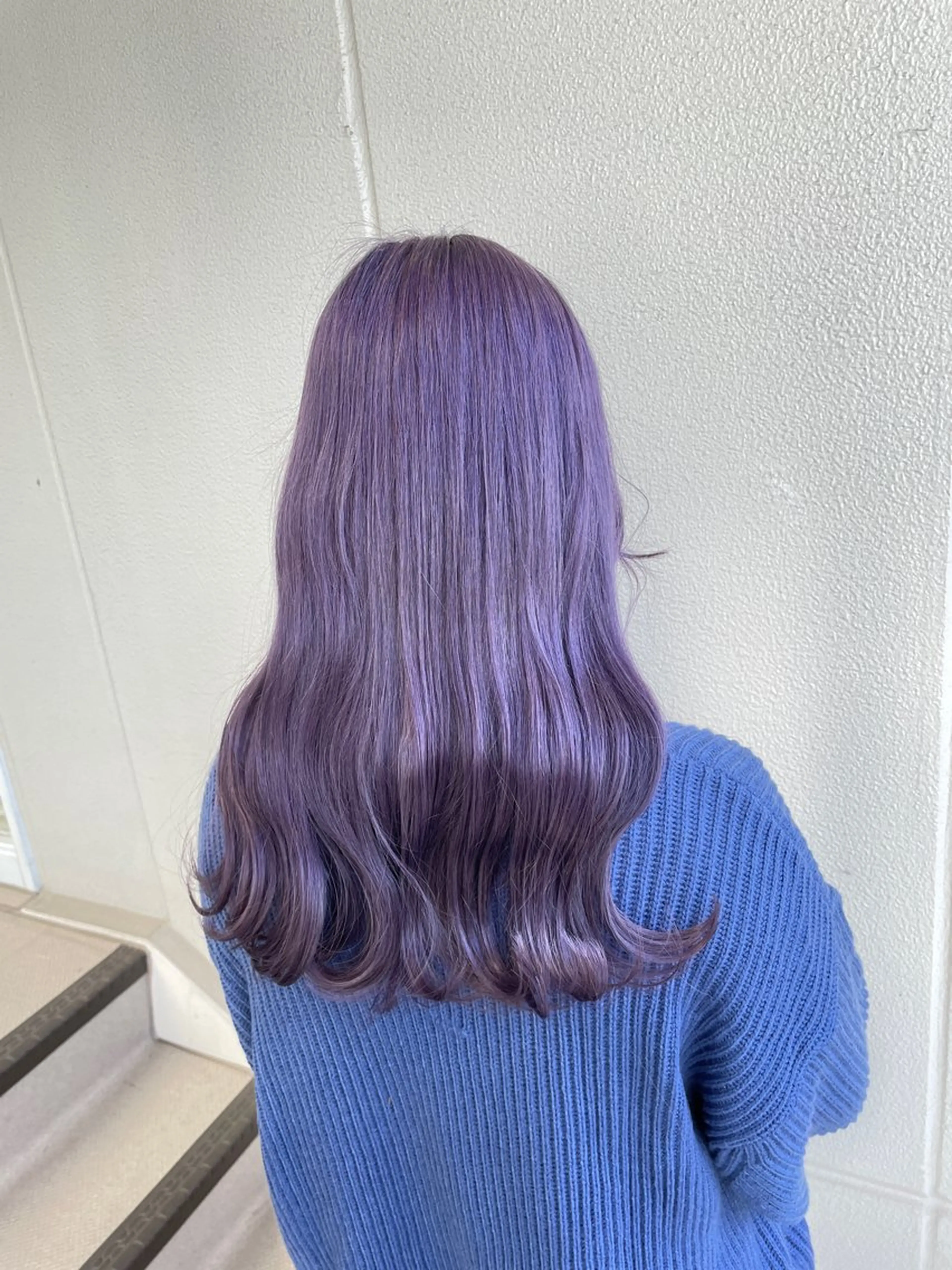 ロング カラー ヘアアレンジ ブリーチ ラベンダーカラー 縮毛矯正 ヘアカラー トリートメント ヘッドスパ ヘアセット 艶髪✨寒色カラー✨ 翁長孝輔のヘアスタイル