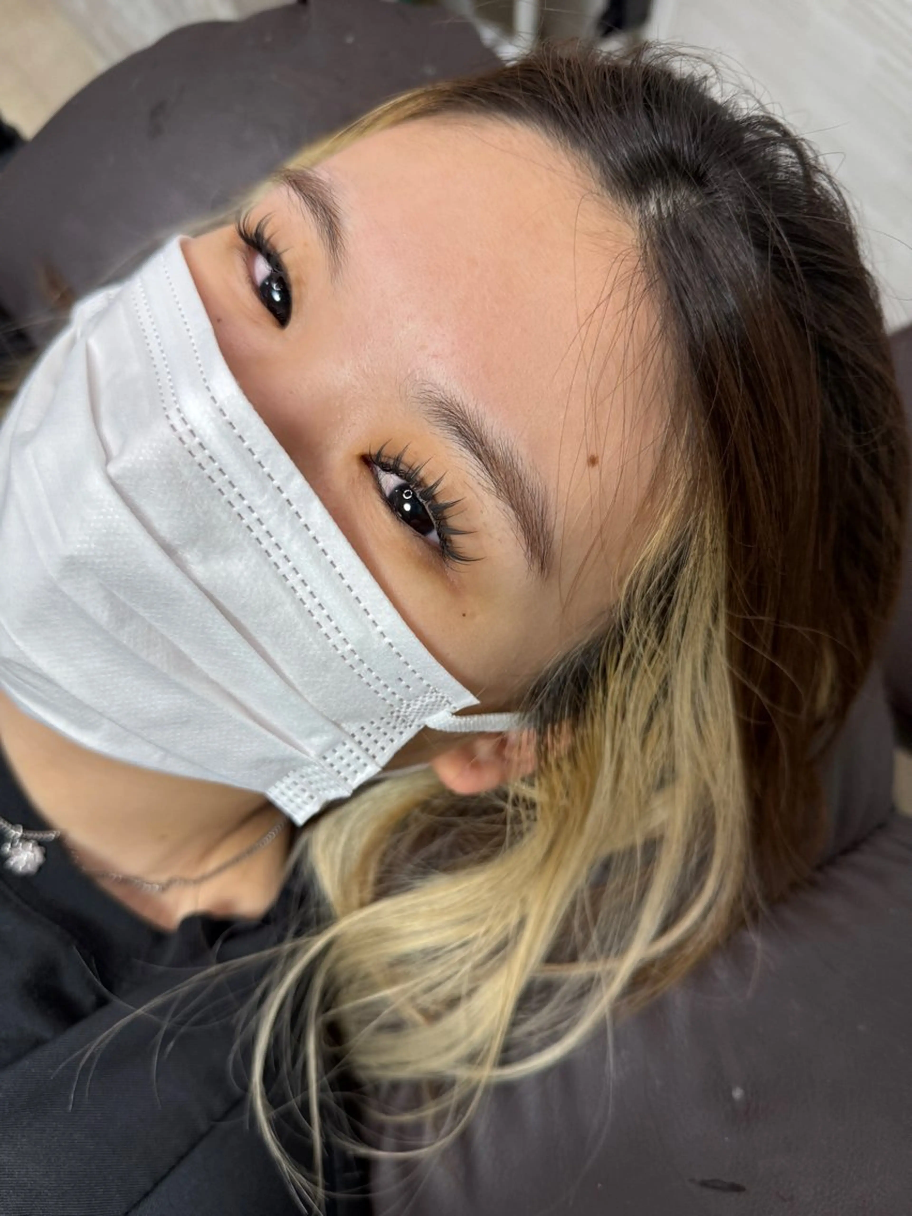 【モニター様募集中】コーティング剤なしでも束感っぽく仕上がるマツエク💗 《左右で5​〜​7束+グードラッシュ８０本》の写真