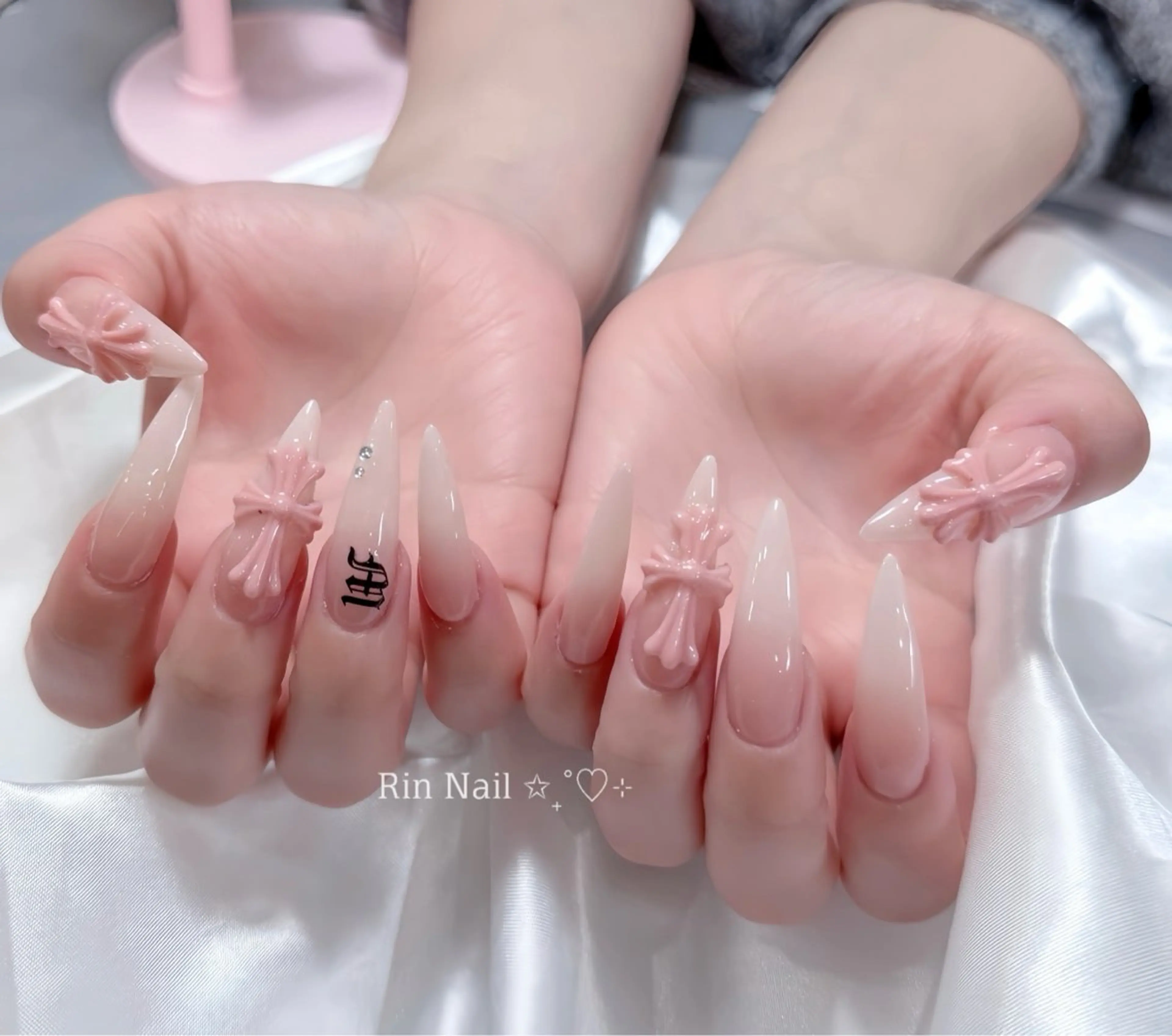 ネイル アートネイル チークネイル ジェルネイル ロングネイル マグネットネイル ハンドネイル Rin Nail 新大久保店のネイルデザイン