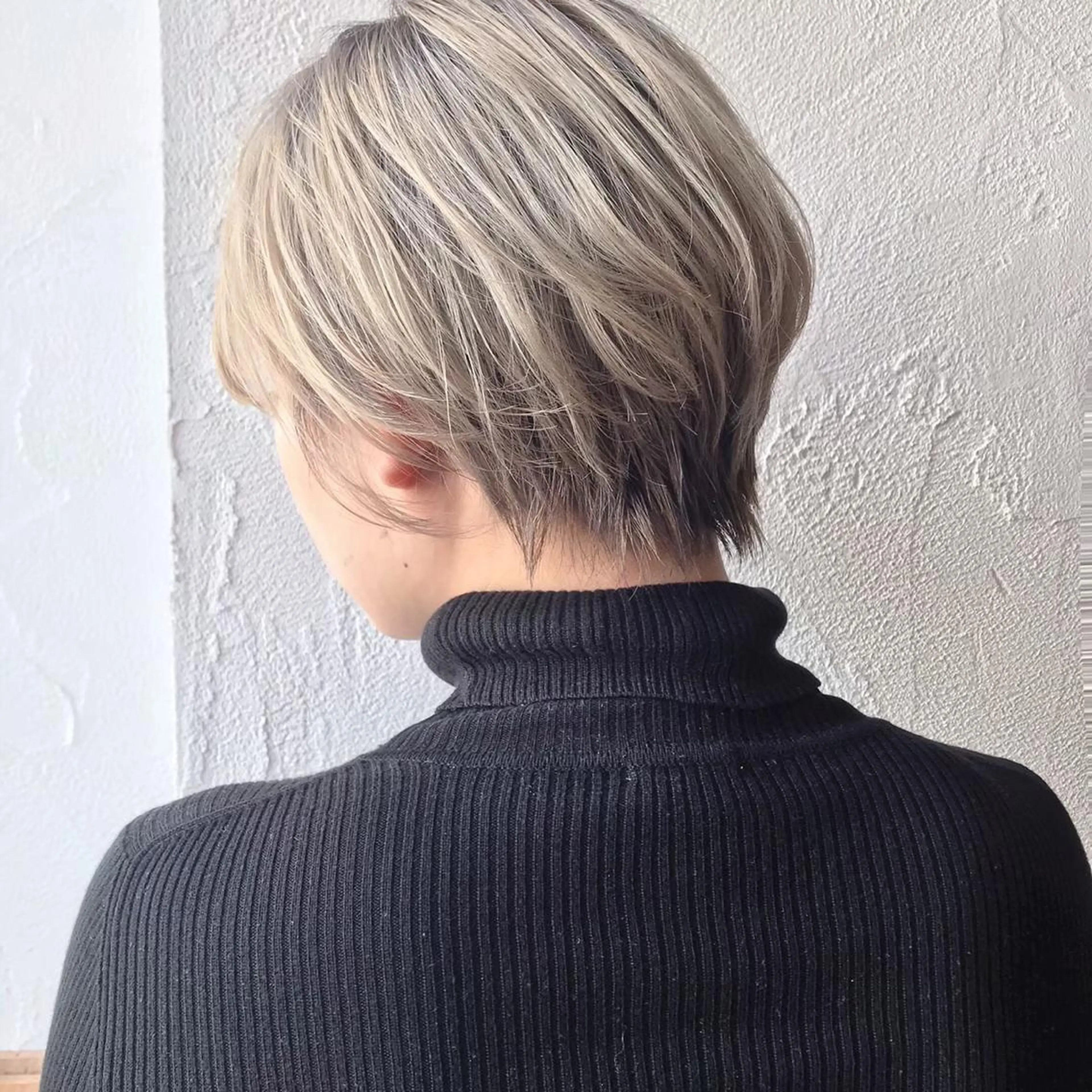 ショート カラー ベージュカラー ホワイトベージュ 藤井 貴美子のヘアスタイル