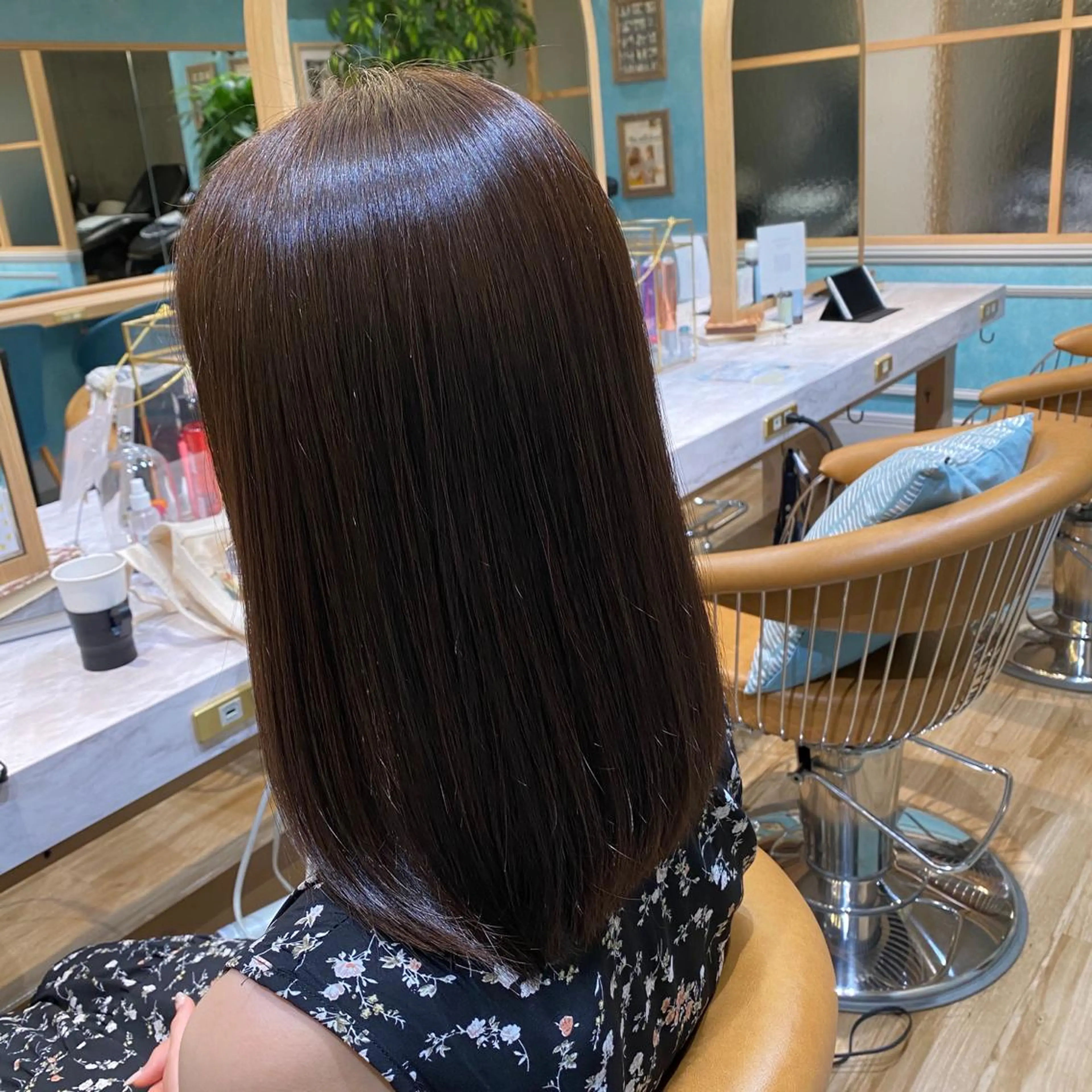 セミロング ヘアカラー トリートメント 山本翔一郎 韓国顔周りレイヤーのヘアスタイル