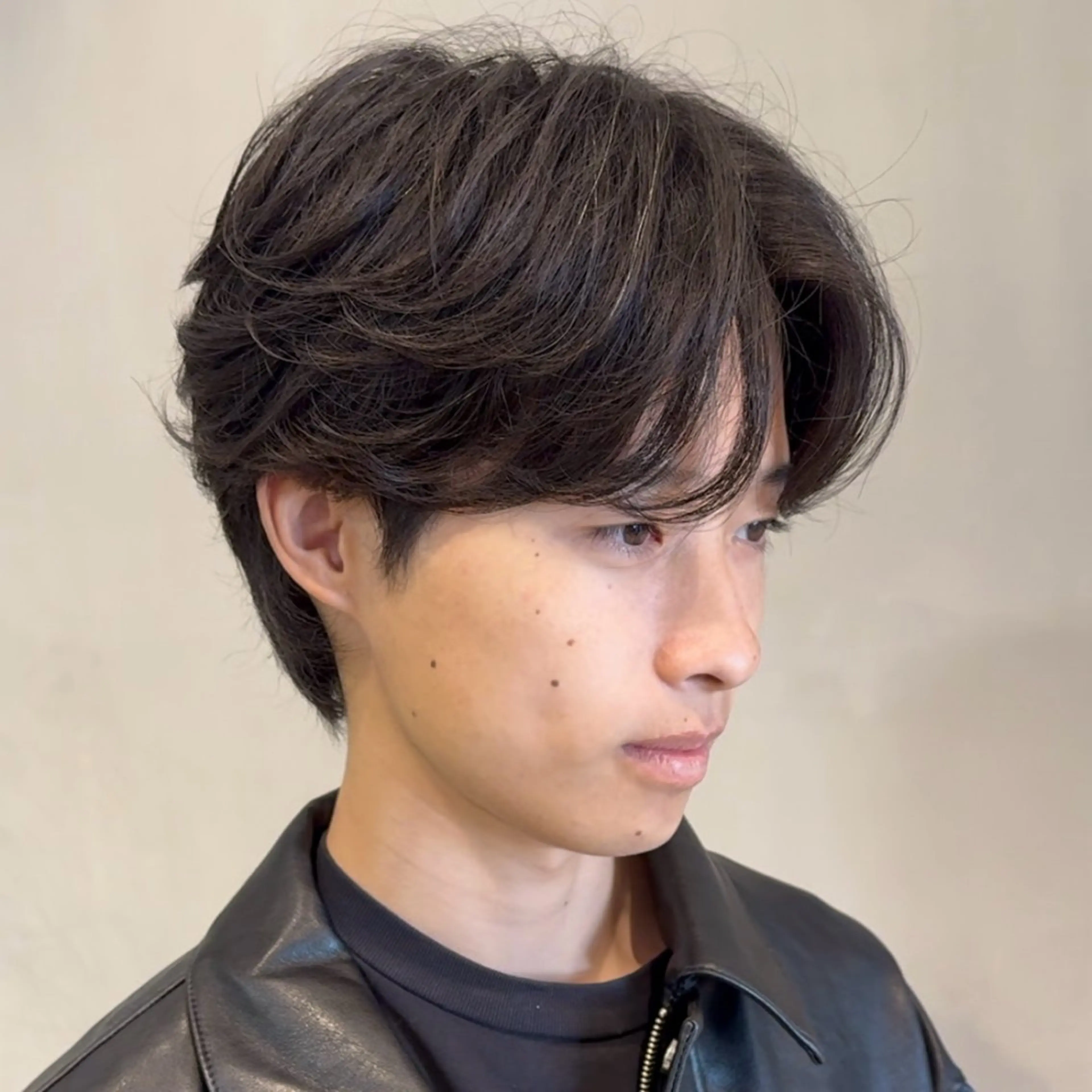 パーマ メンズ センターパート ダウンパーマ フェザーパーマ カルマパーマ メンズ韓国風 カット パーマ メンズパーマ/メンズ カット/古川晴輝のヘアスタイル