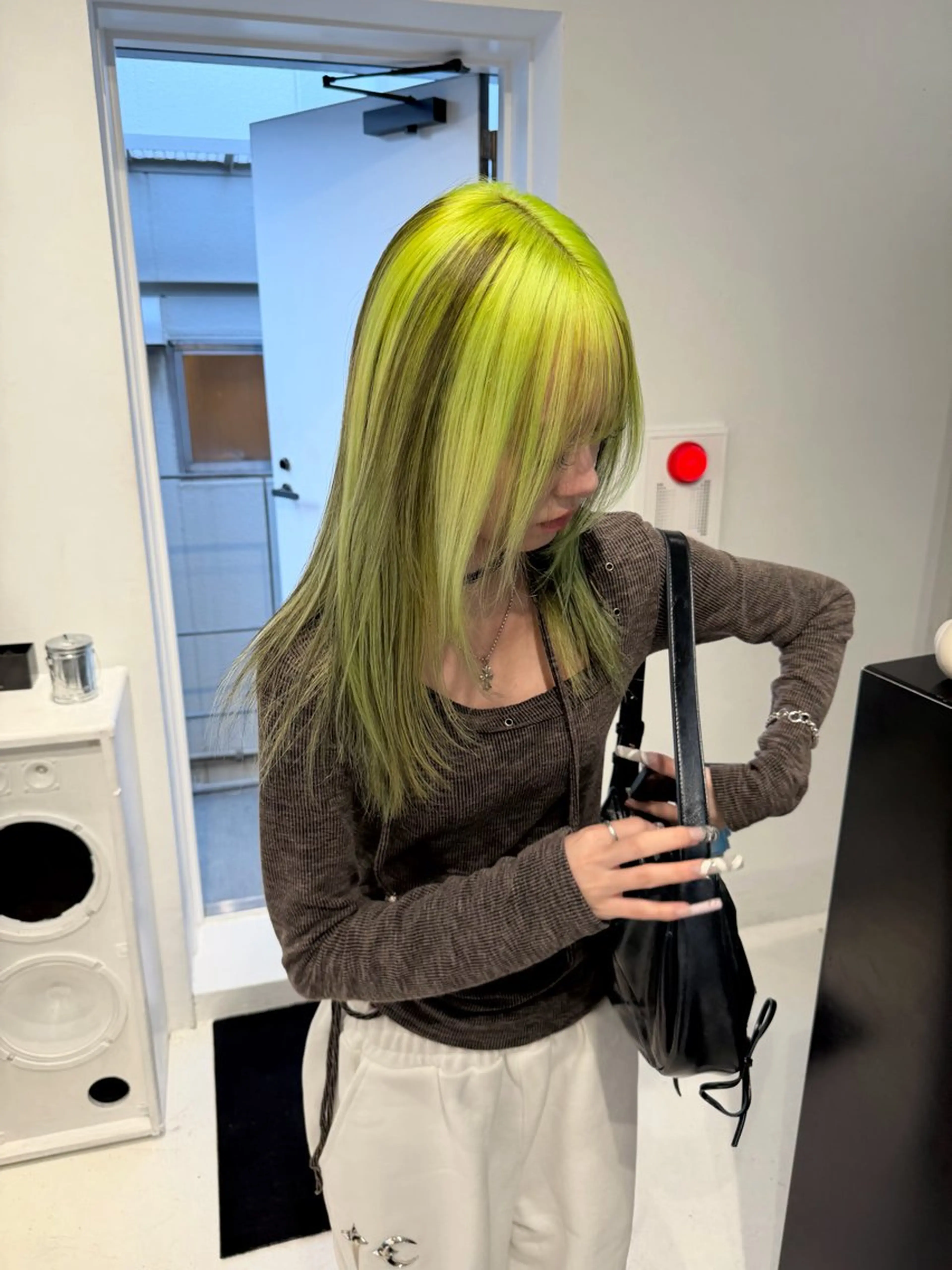 ロング カラー ヘアアレンジ ブリーチ デザインカラー ハイトーンカラー 顔まわりレイヤー レイヤーカット カット ヘアカラー トリートメント 艶ハイトーン/ヘア アレンジAYAKAのヘアスタイル