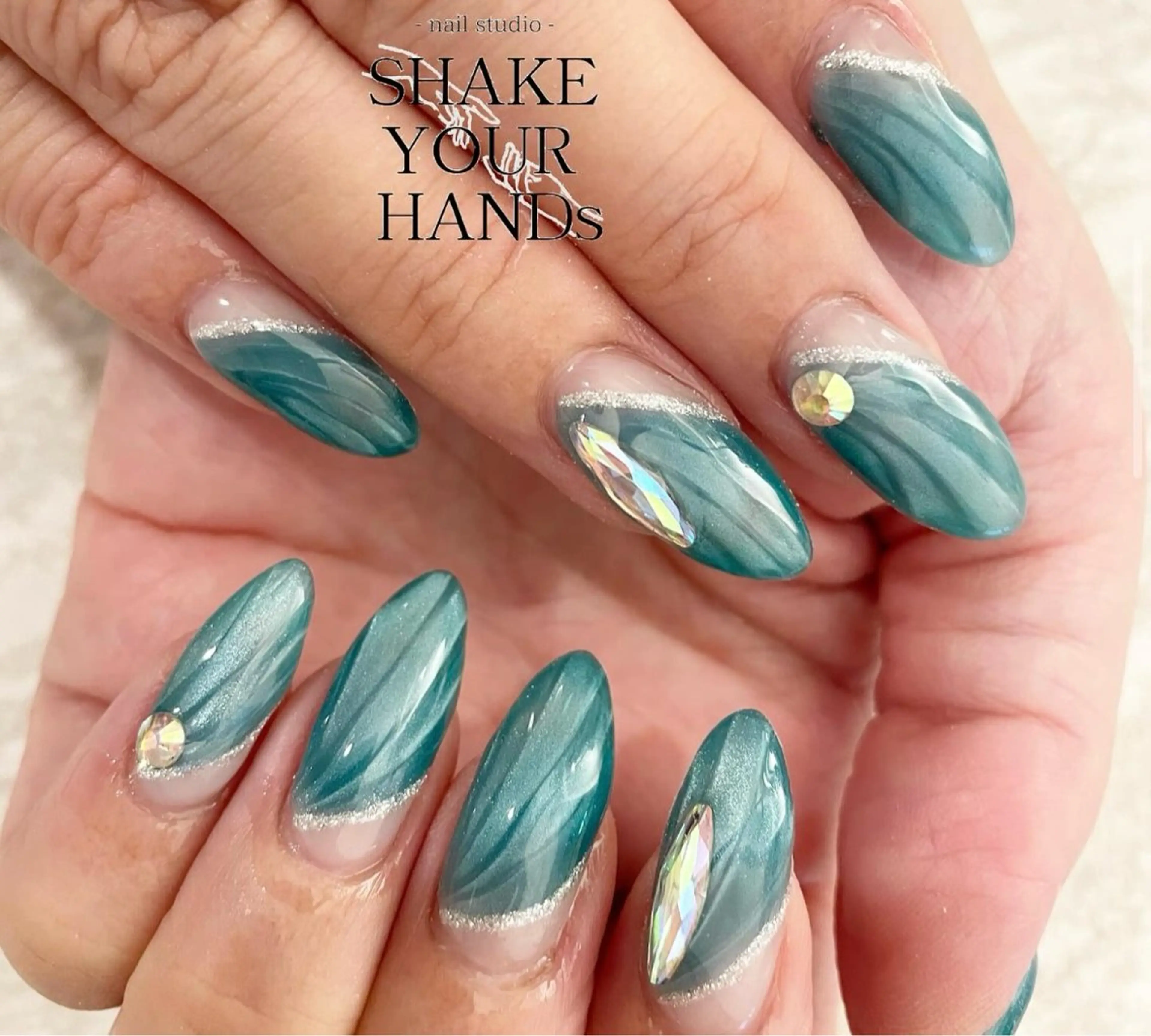 ネイル フレンチネイル マグネットネイル マグネットフレンチ ハンドネイル ネイルスタジオ シェイクユアハンズのネイルデザイン