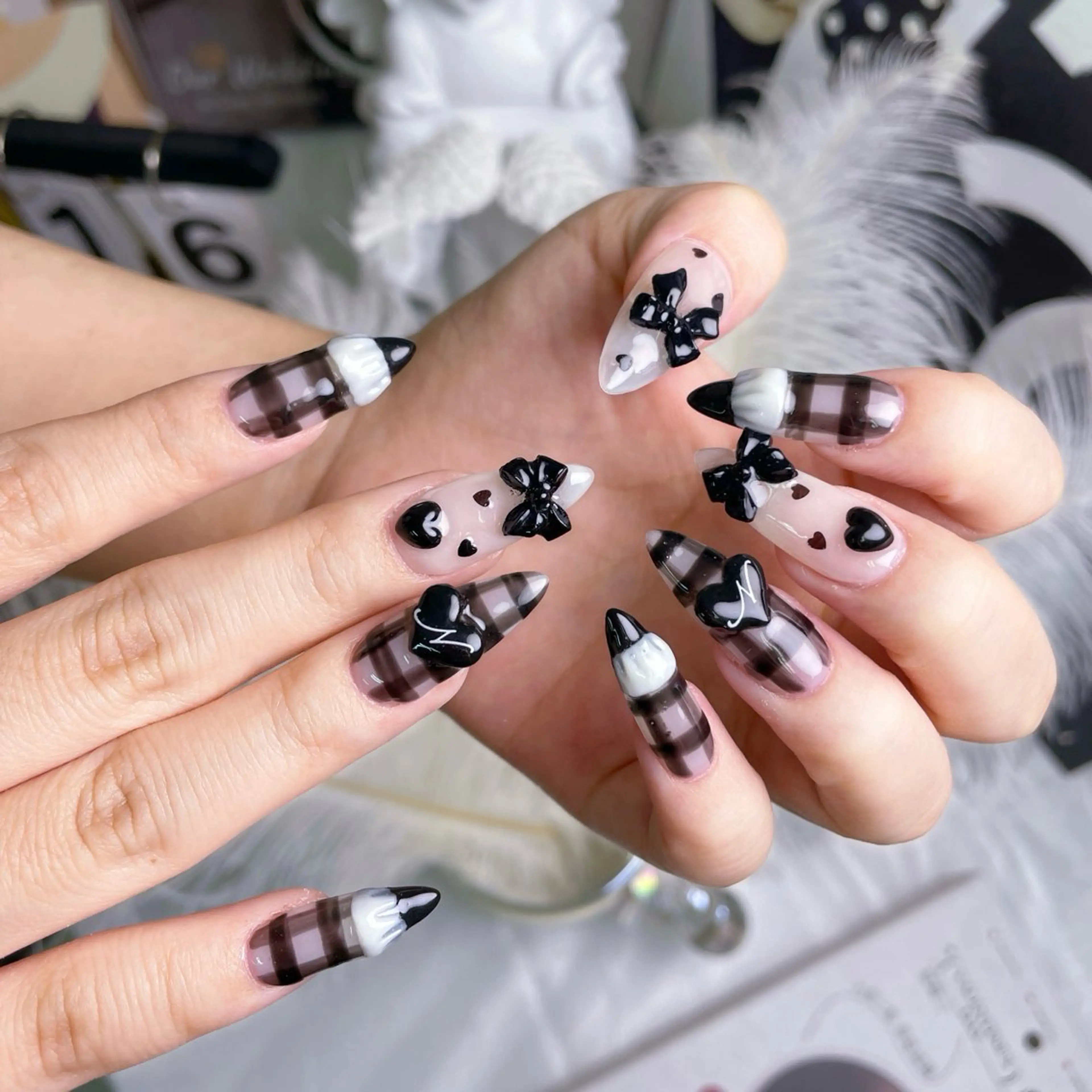 ネイル チークネイル クリアネイル ガーリー グラデーション キラキラネイル ハンドネイル NailPrincess所属・princess スカルプ専門店のネイルデザイン