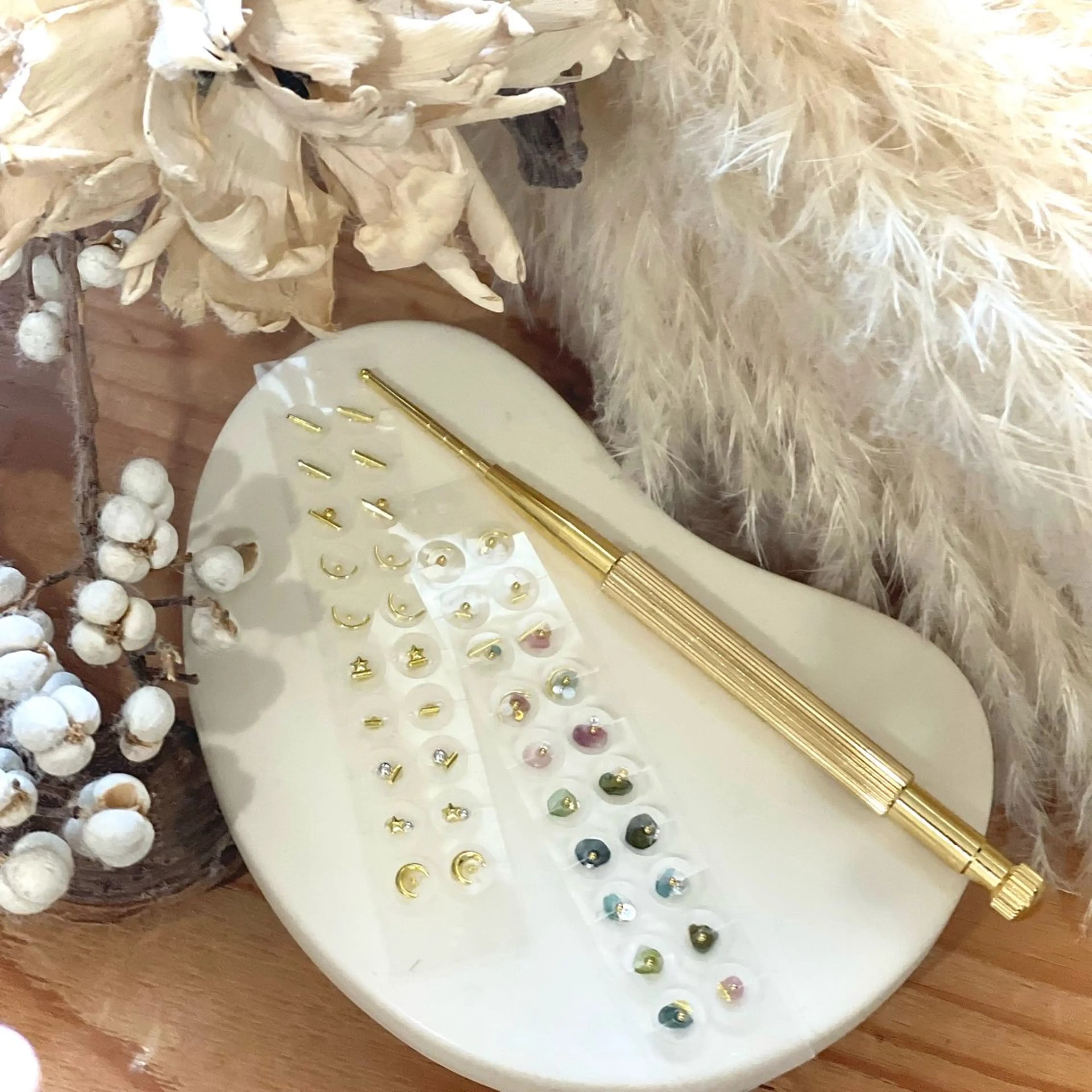 アイブロウ ワックス脱毛 眉カット CURE MORITAのマツエク・マツパデザイン