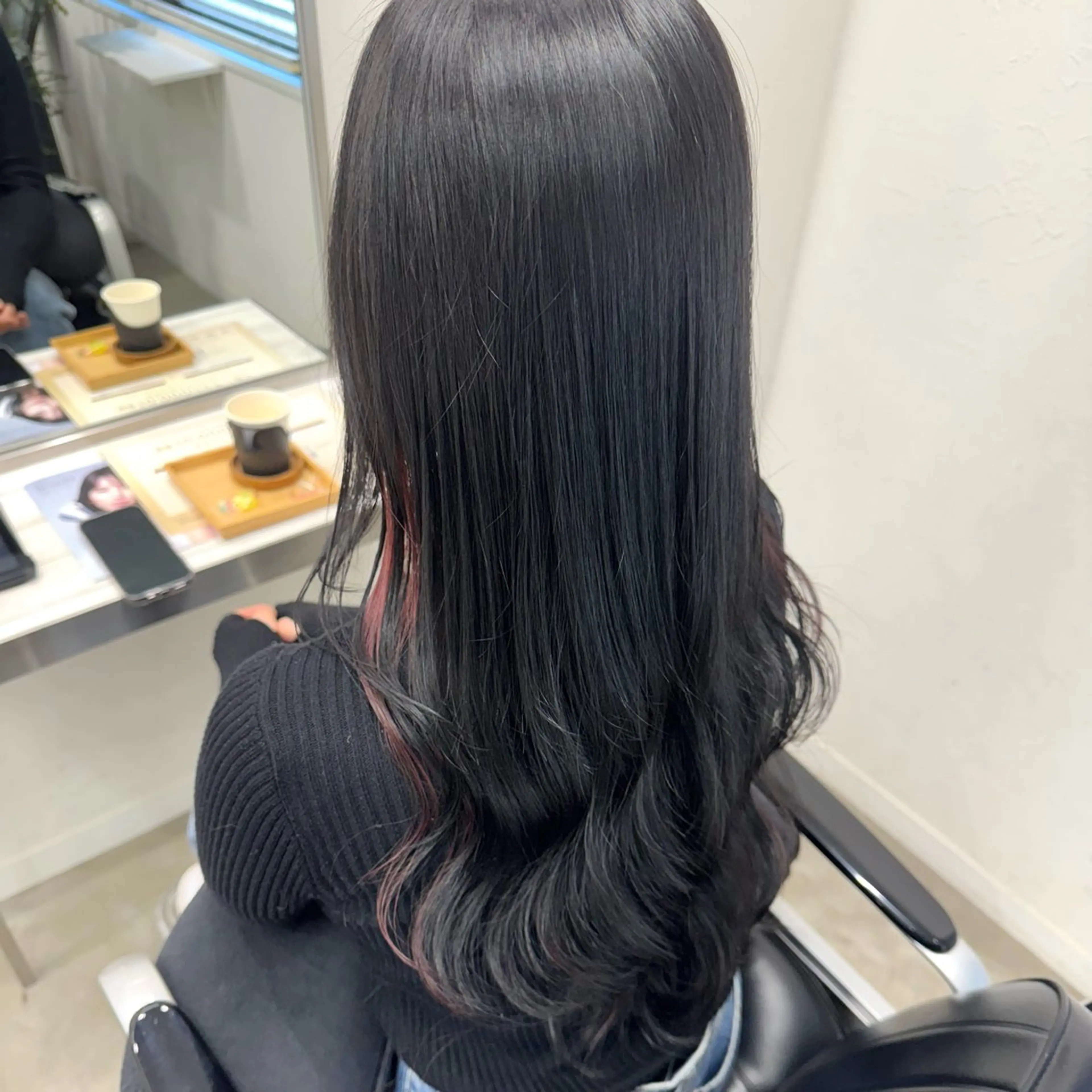 ロング カラー イヤリングカラー ヘアカラー 女性限定 / AYANO 💗🪽のヘアスタイル