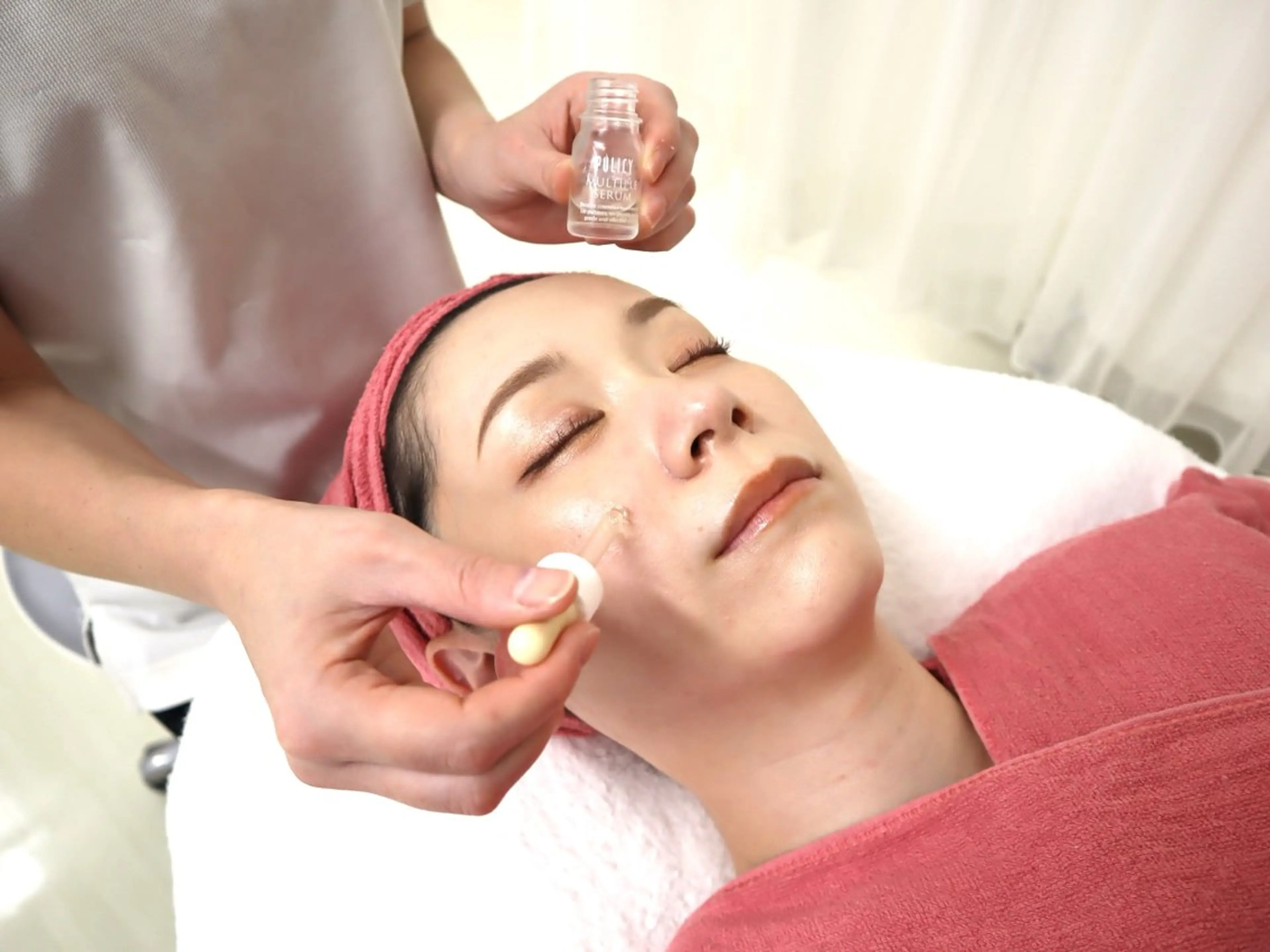 『首・肩リンパマッサージ付き』シミ、シワ、たるみ、毛穴、フェイシャル120分の写真