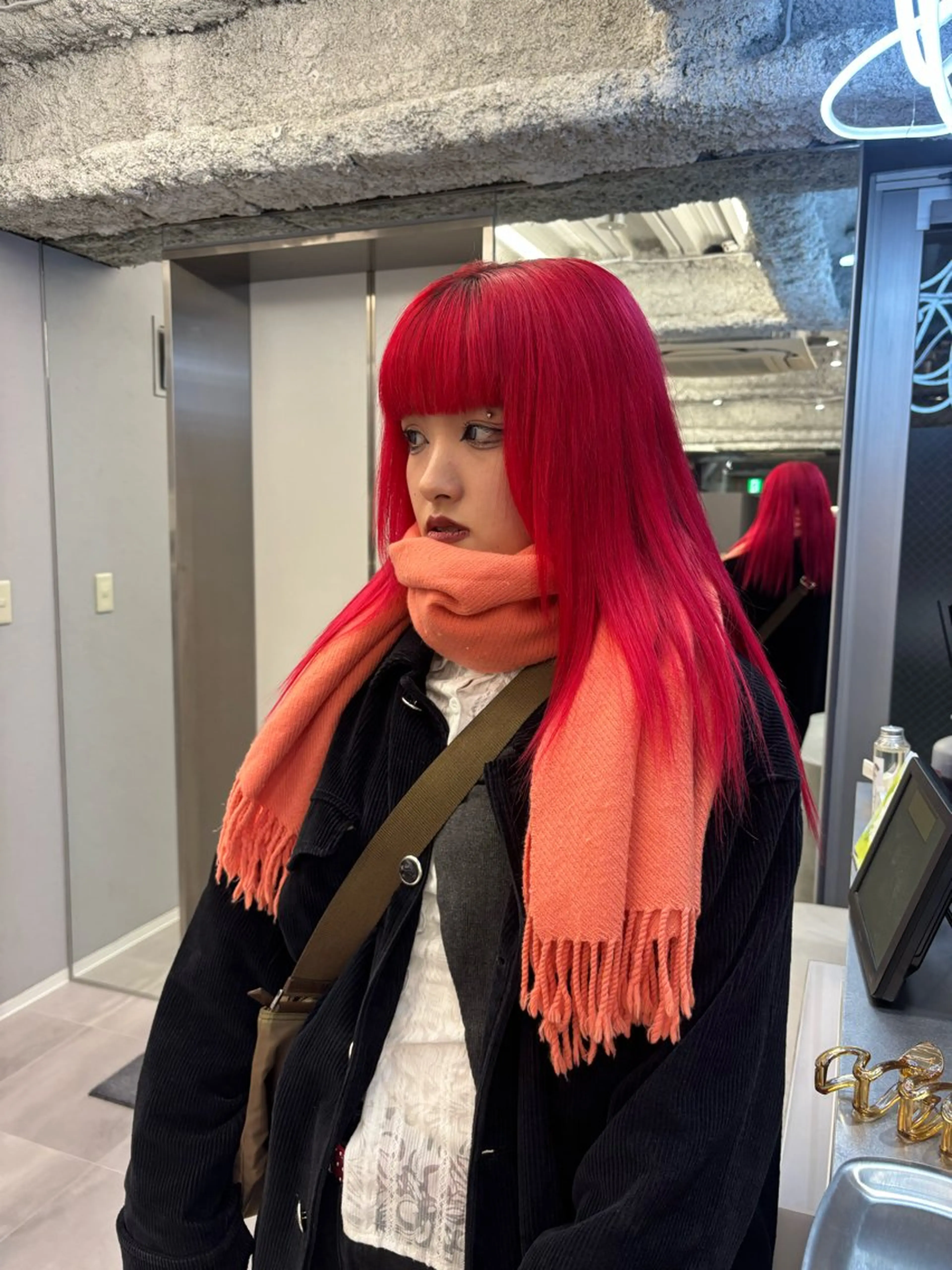 セミロング カラー ブロンド レッドカラー 縮毛矯正 名古屋／デザイン／ ブリーチ/松井亮磨のヘアスタイル