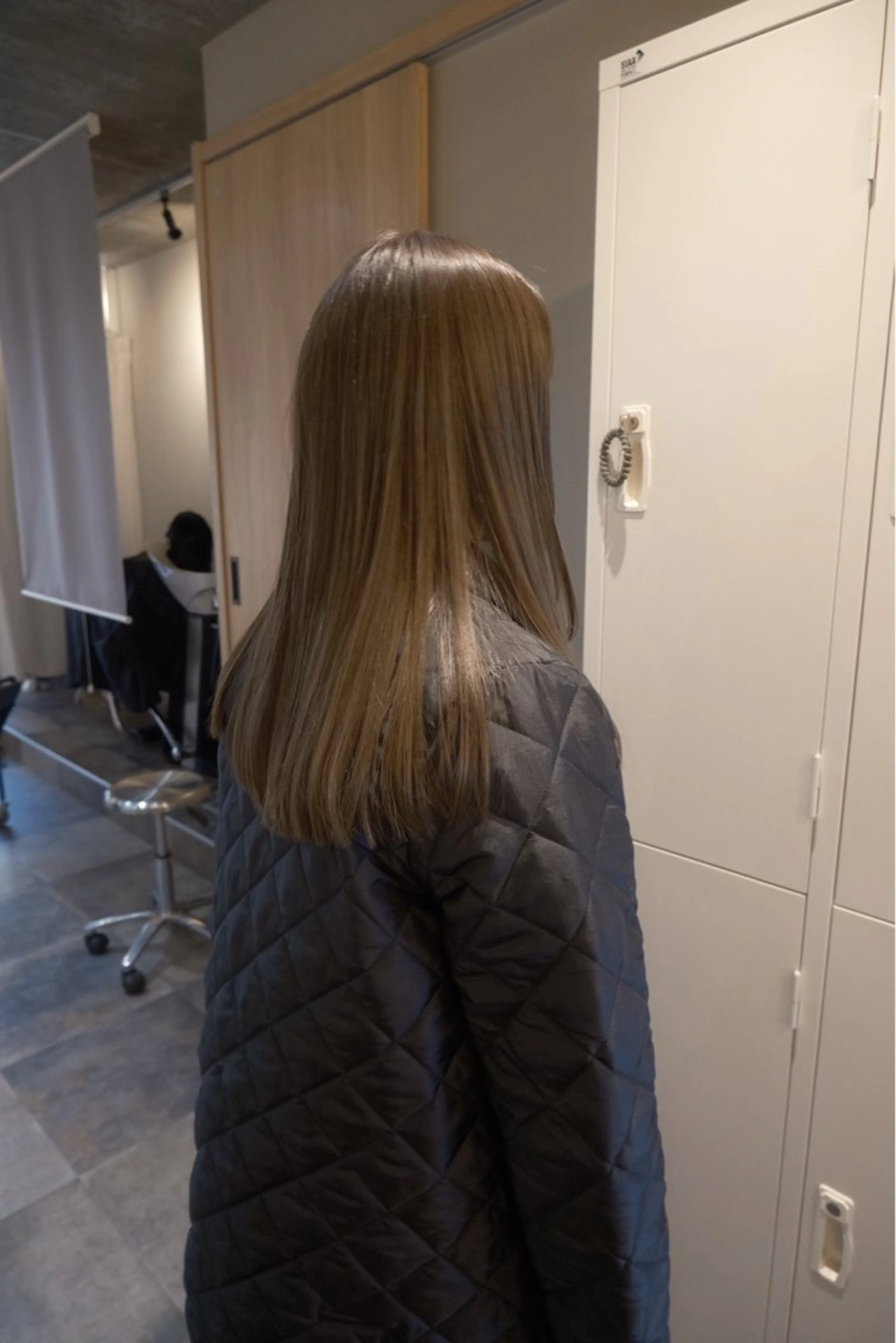 セミロング カラー カット ヘアカラー トリートメント ヘアセット ハルカ/透け感カラー /顔周りレイヤーのヘアスタイル