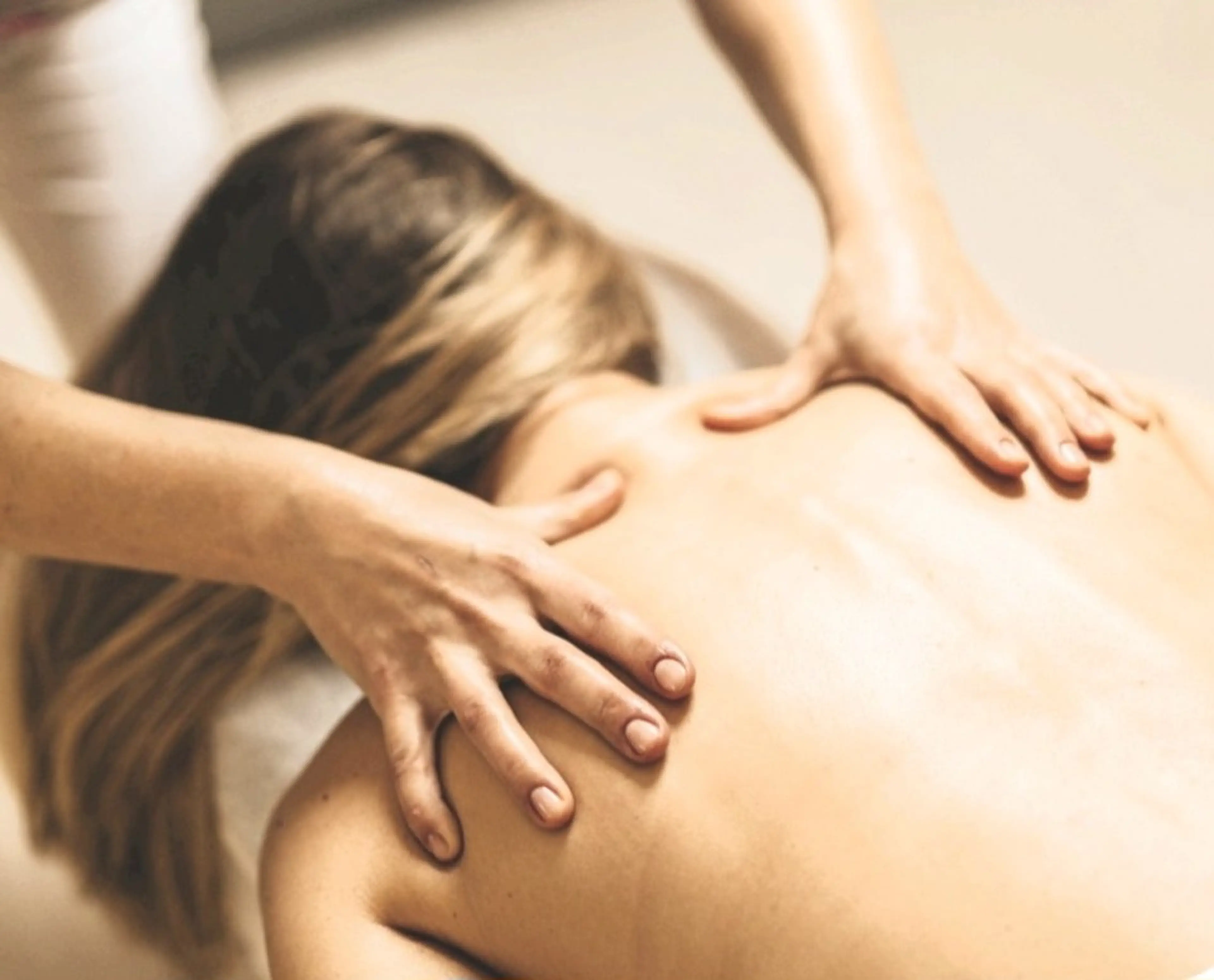 頭痛の原因は肩こりかも！背中すっきりリンパケアの写真