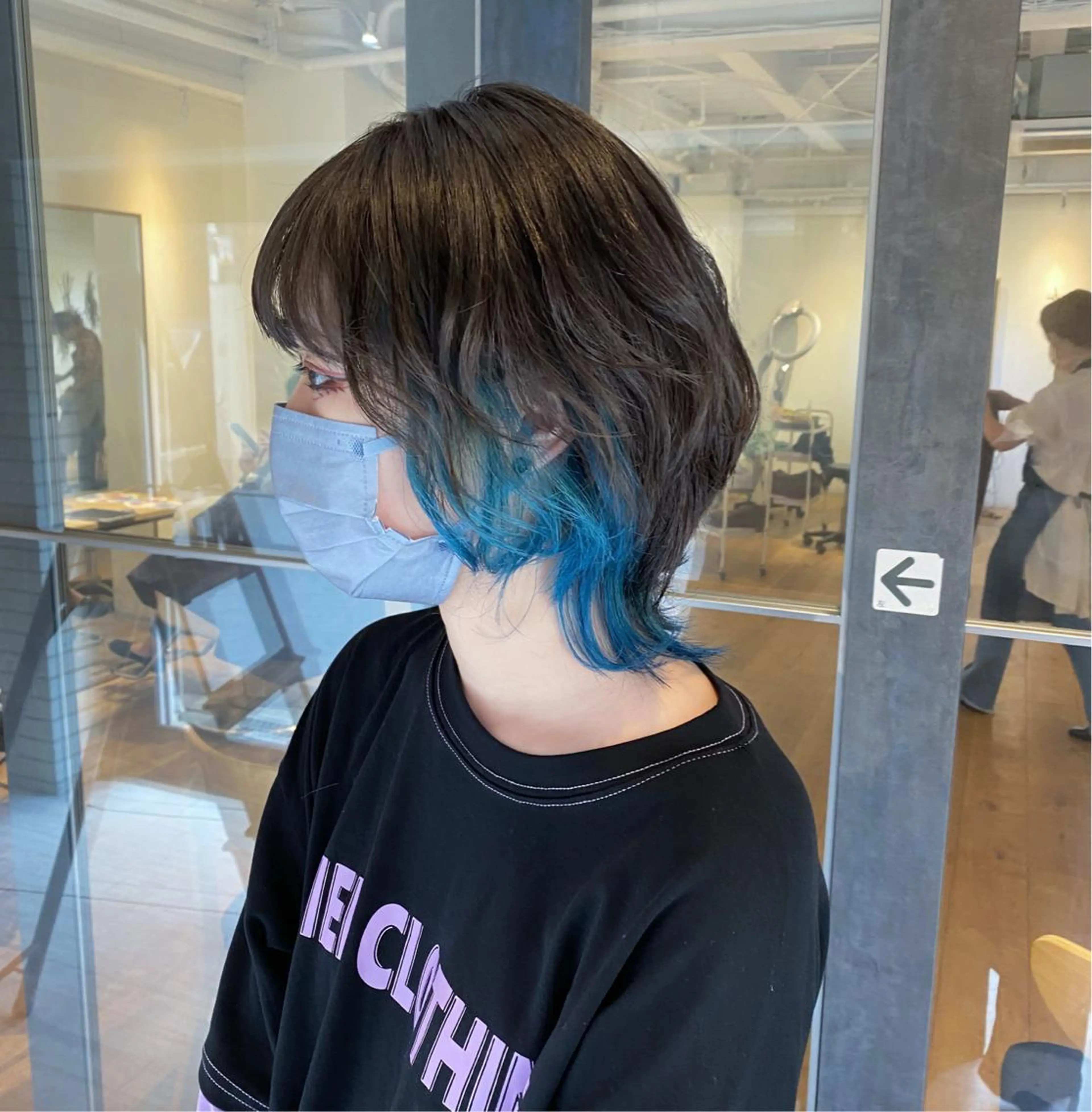 ミディアム カラー アクアカラー ブリーチ ブルーカラー インナーカラー ヘアカラー トリートメント newi 京橋 【yuuki】のヘアスタイル