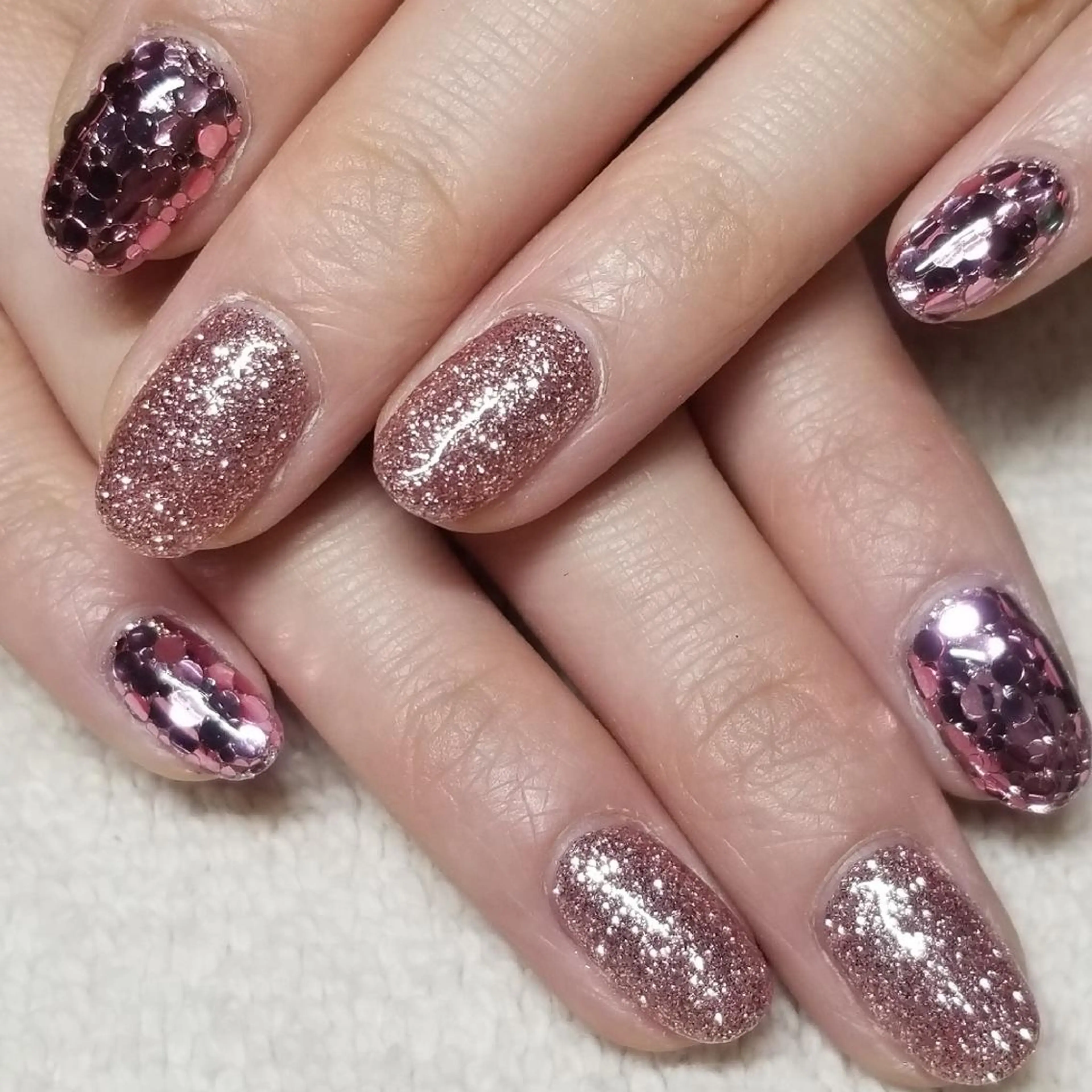 ネイル ゴールド ホログラムネイル キラキラネイル ラメ(グリッター) ピンク ハンドネイル よしだ ひろきのネイルデザイン