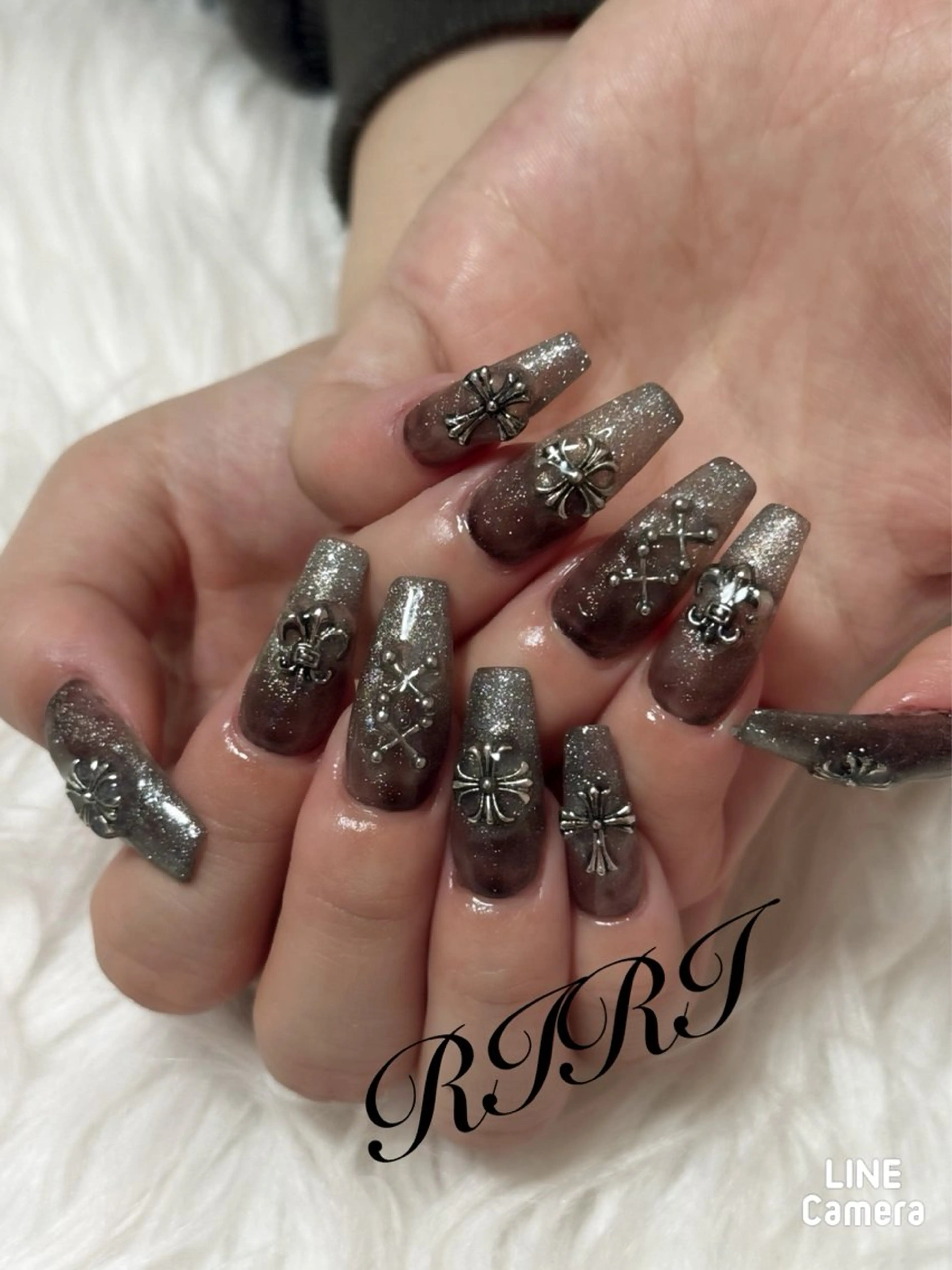 ネイル フラッシュネイル ジェルネイル ロングネイル スカルプネイル シルバー ハンドネイル riri オーナーのネイルデザイン