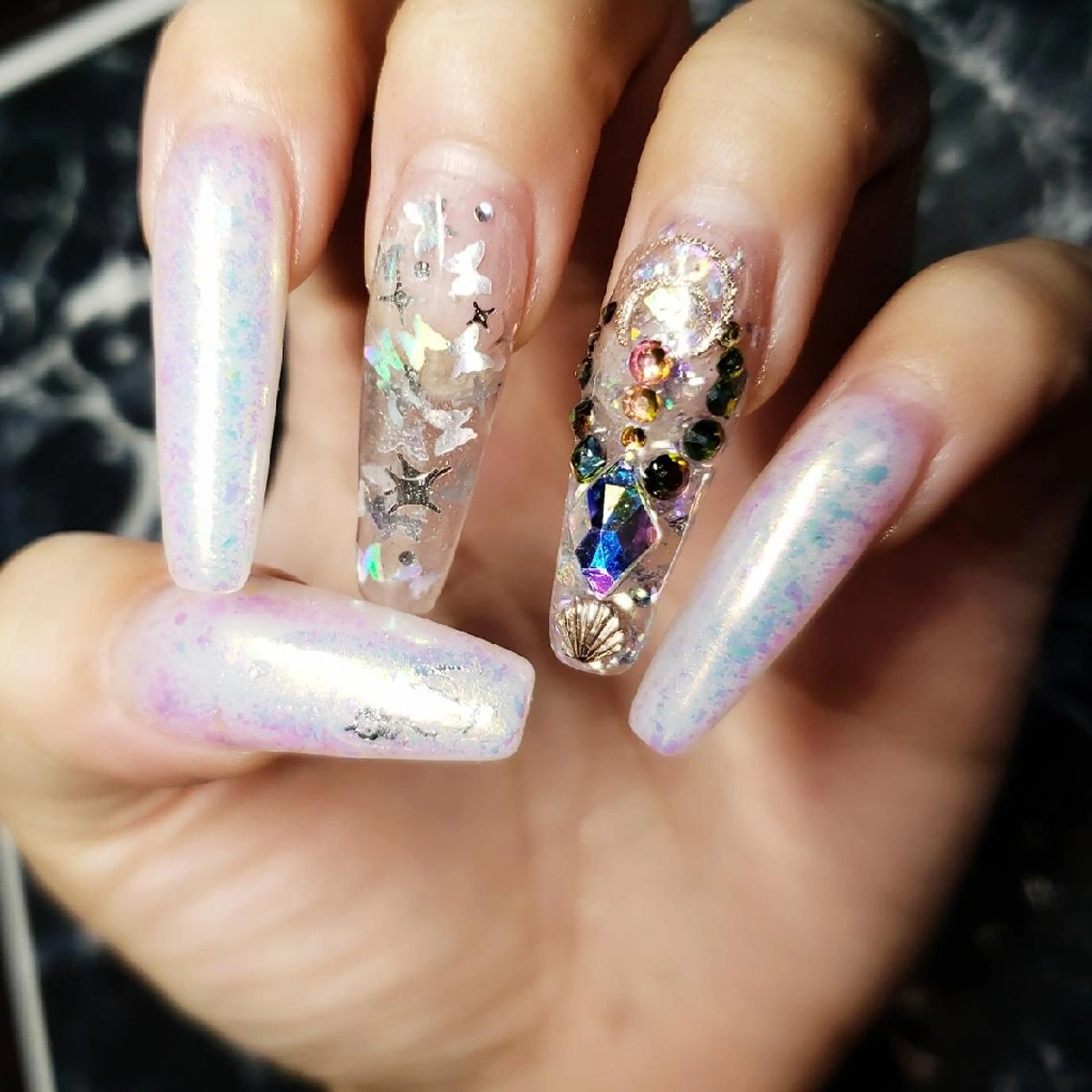 ロング ネイル ストーンネイル ハンドネイル クロキ 。のネイルデザイン