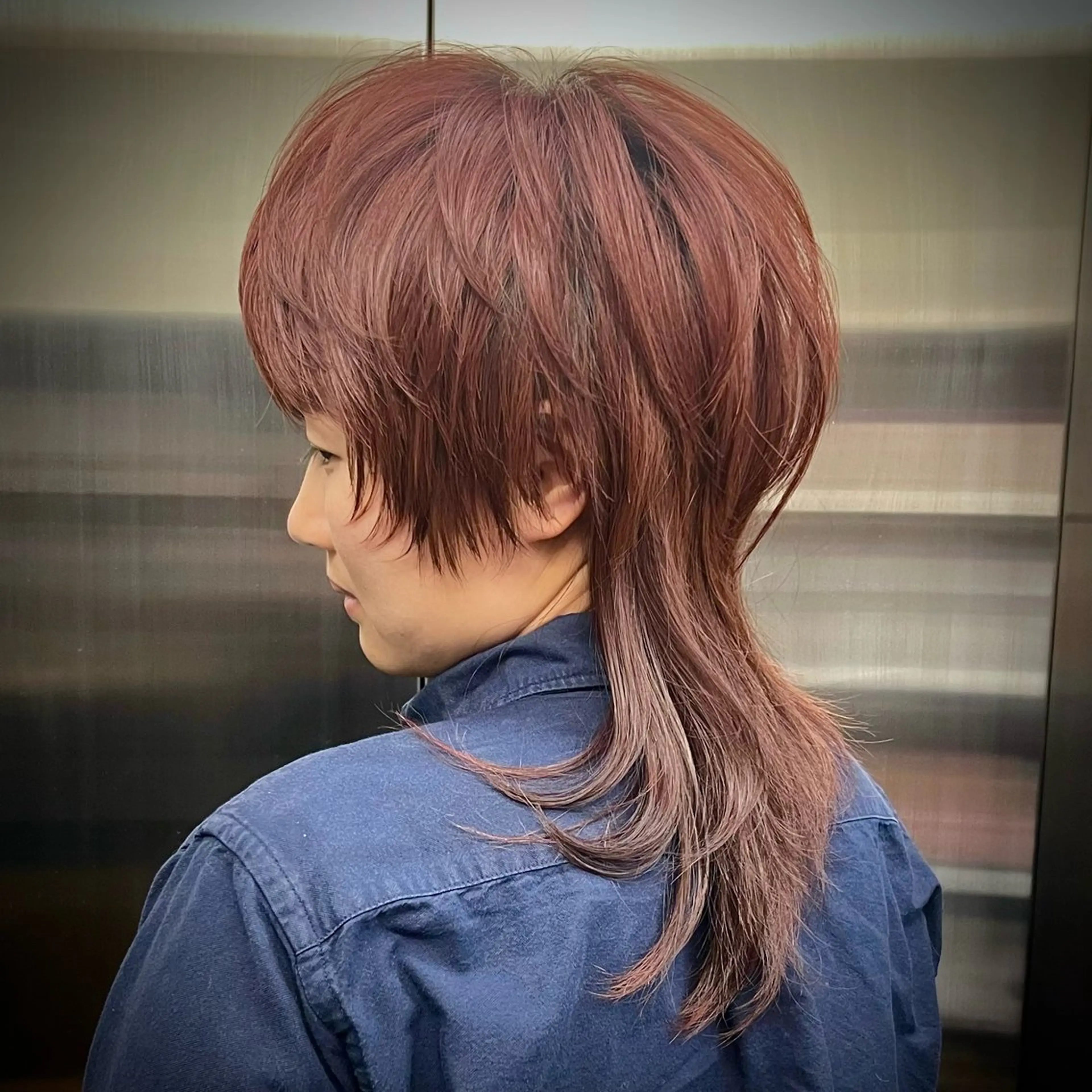 セミロング カット ウルフとデザイン カラーの神のヘアスタイル