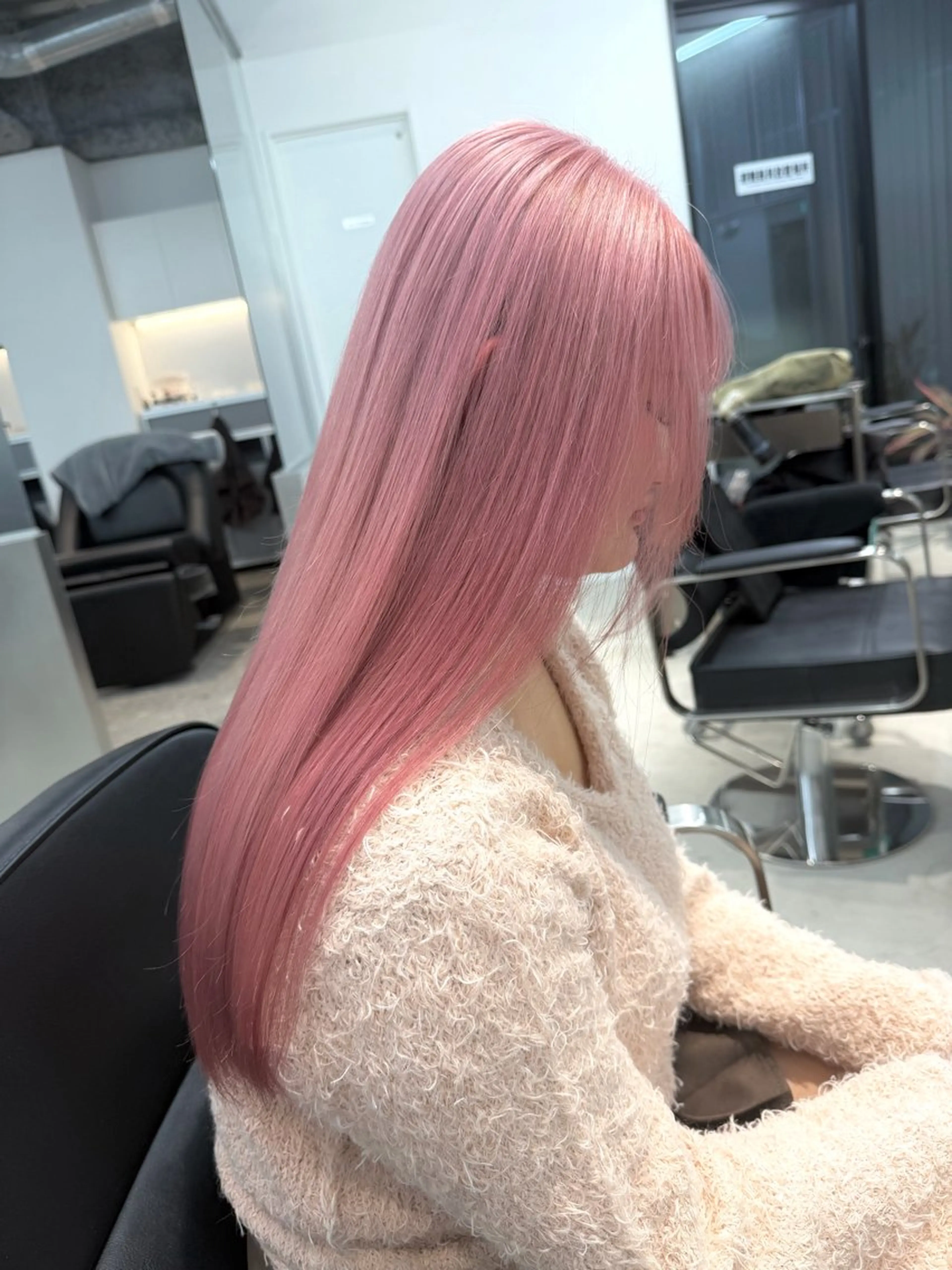 ロング ヘアカラー ブリーチ特化🎖️ピ ンクカラー高橋さやかのヘアスタイル