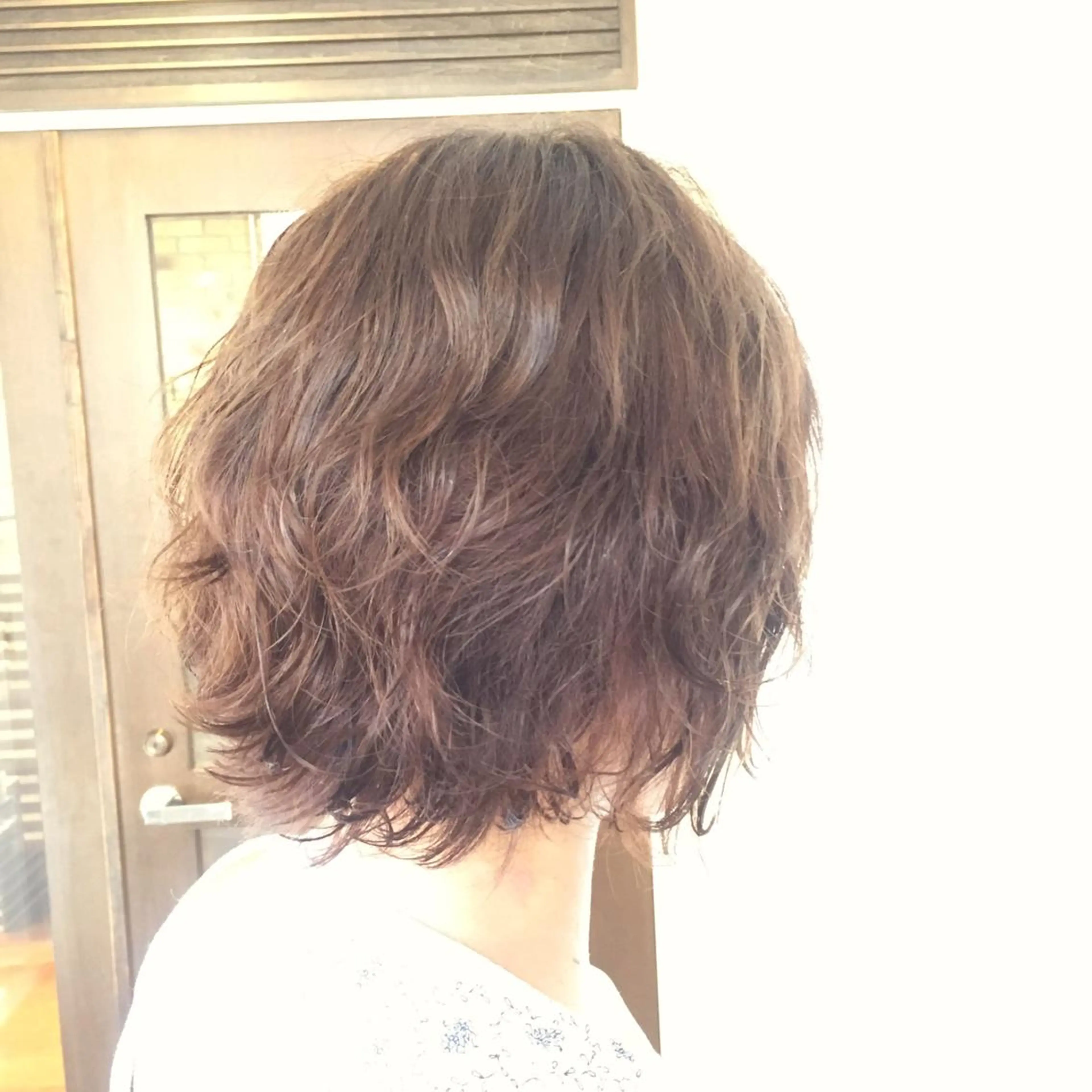 ショート ミディアム パーマ ミディアムパーマ ショートヘア 外ハネヘア oggi +KENJE所属・大平 美沙のヘアスタイル