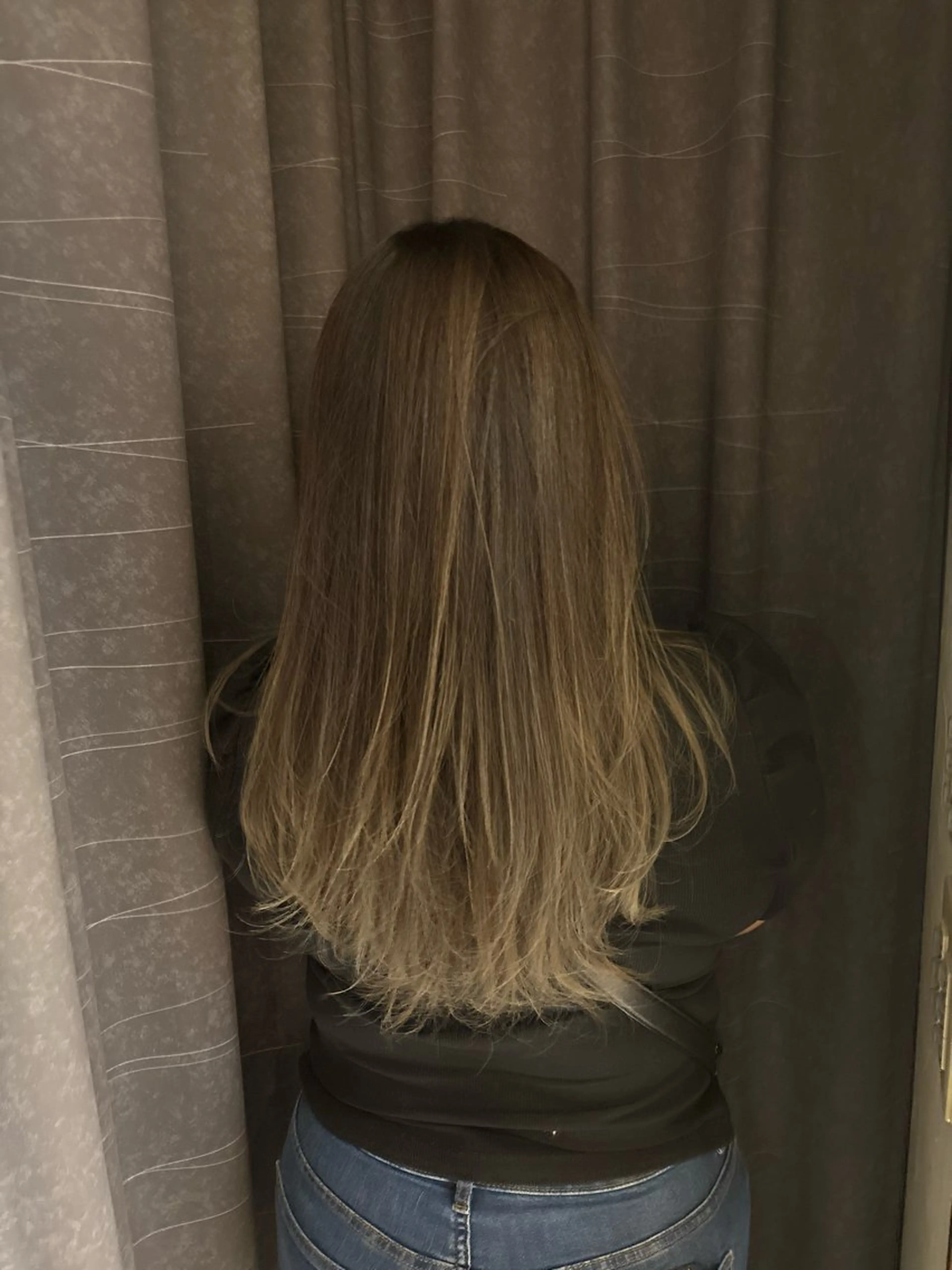 ロング カラー バレイヤージュ グラデーションカラー レイヤーカット 🌟心斎橋レイヤー 艶ハイトーン/ウルフのヘアスタイル