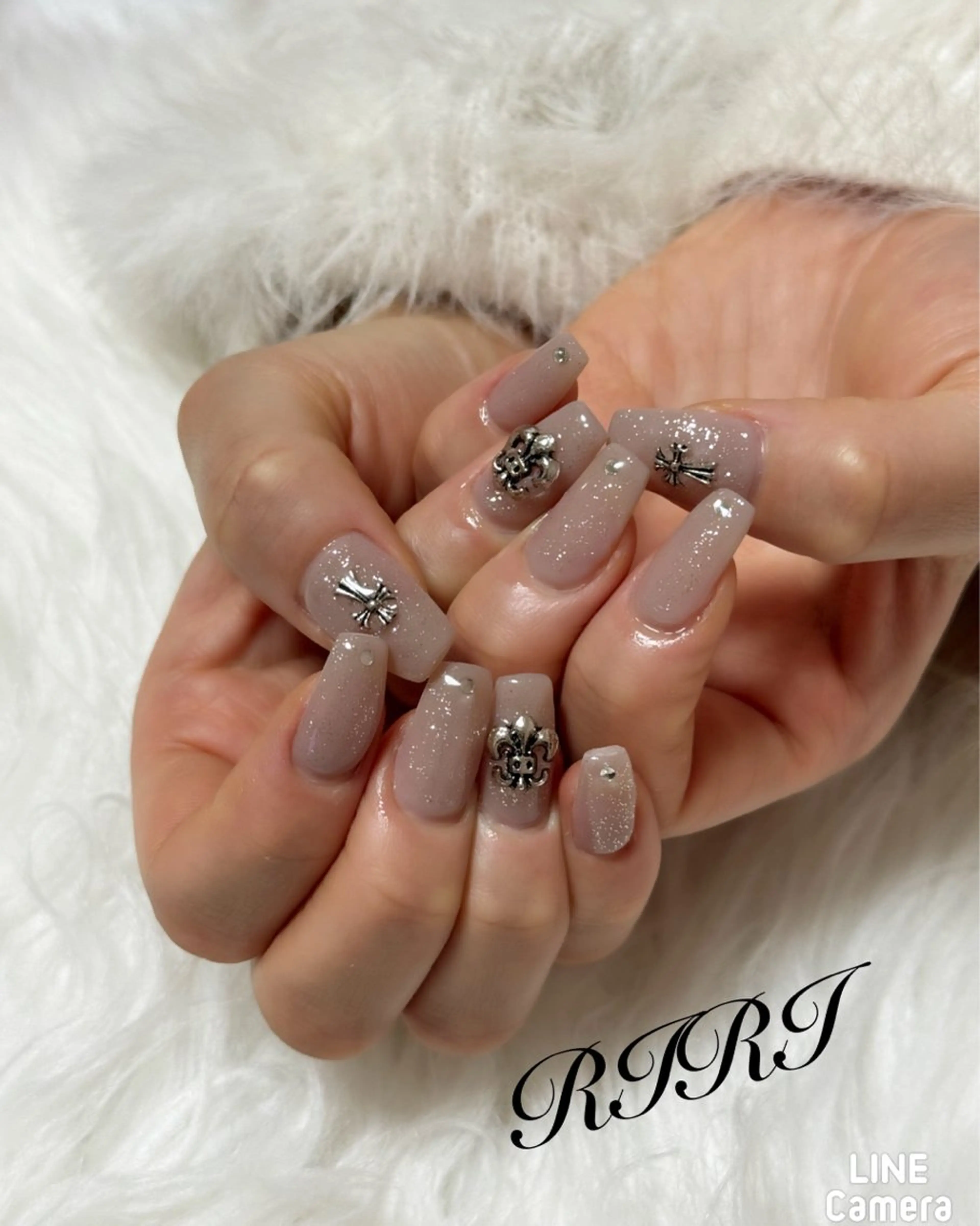 ネイル ジェルネイル ラメ(グリッター) ショートネイル 冬ネイル ハンドネイル riri オーナーのネイルデザイン