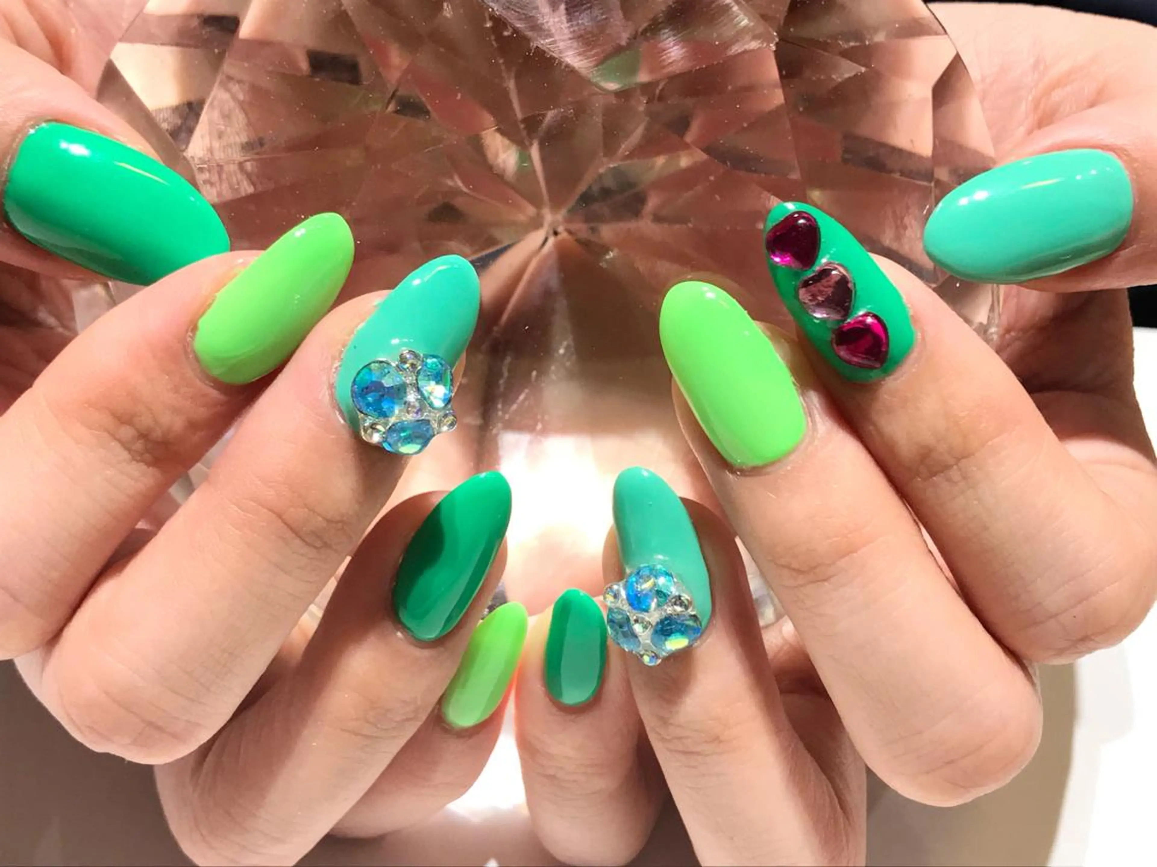 ネイル グリーン YUN 💅のネイルデザイン