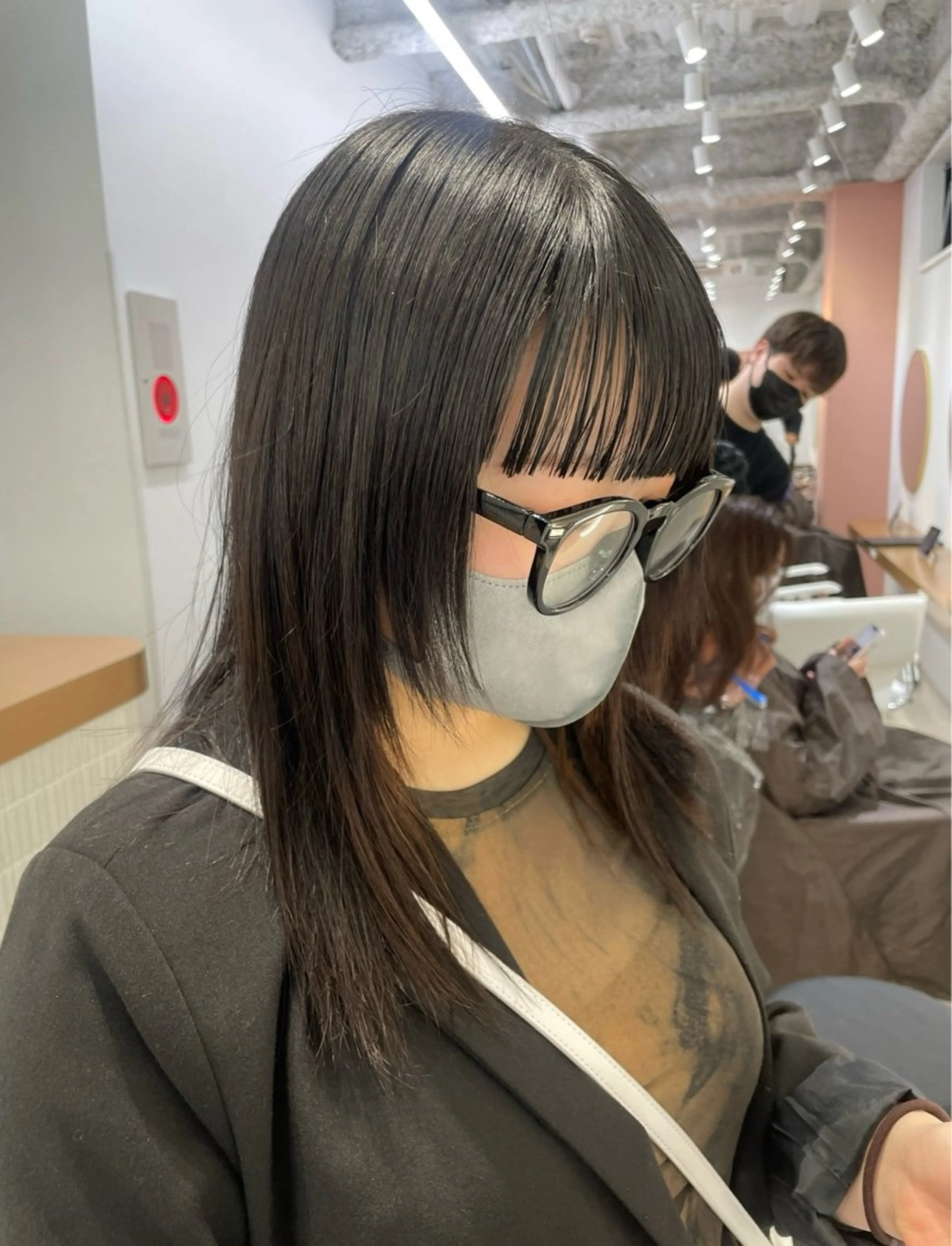 セミロング カラー ワンホンレイヤー 福岡天神RAIRAのヘアスタイル