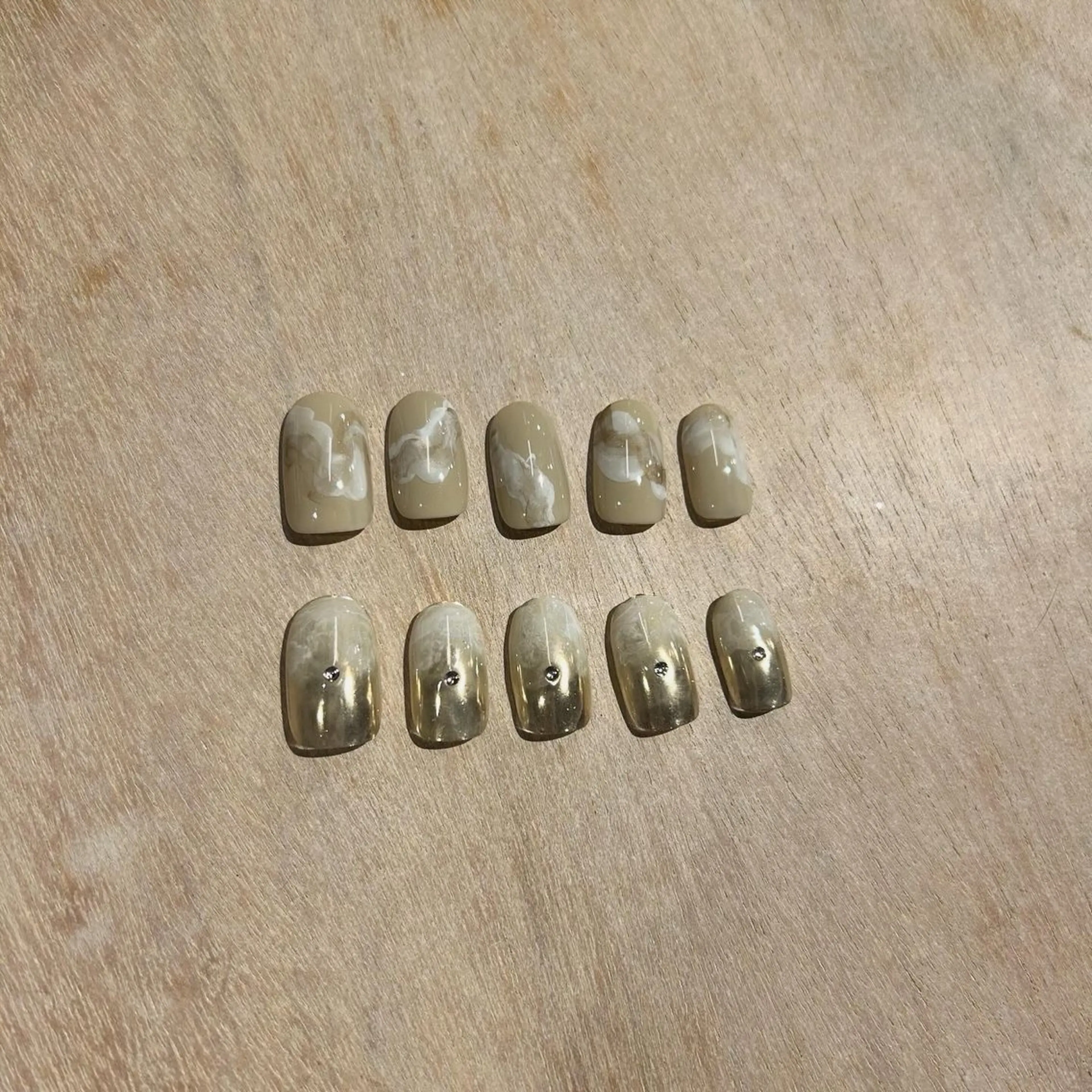 ネイル nail atelier hiton所属・nailist 朱音のネイルデザイン