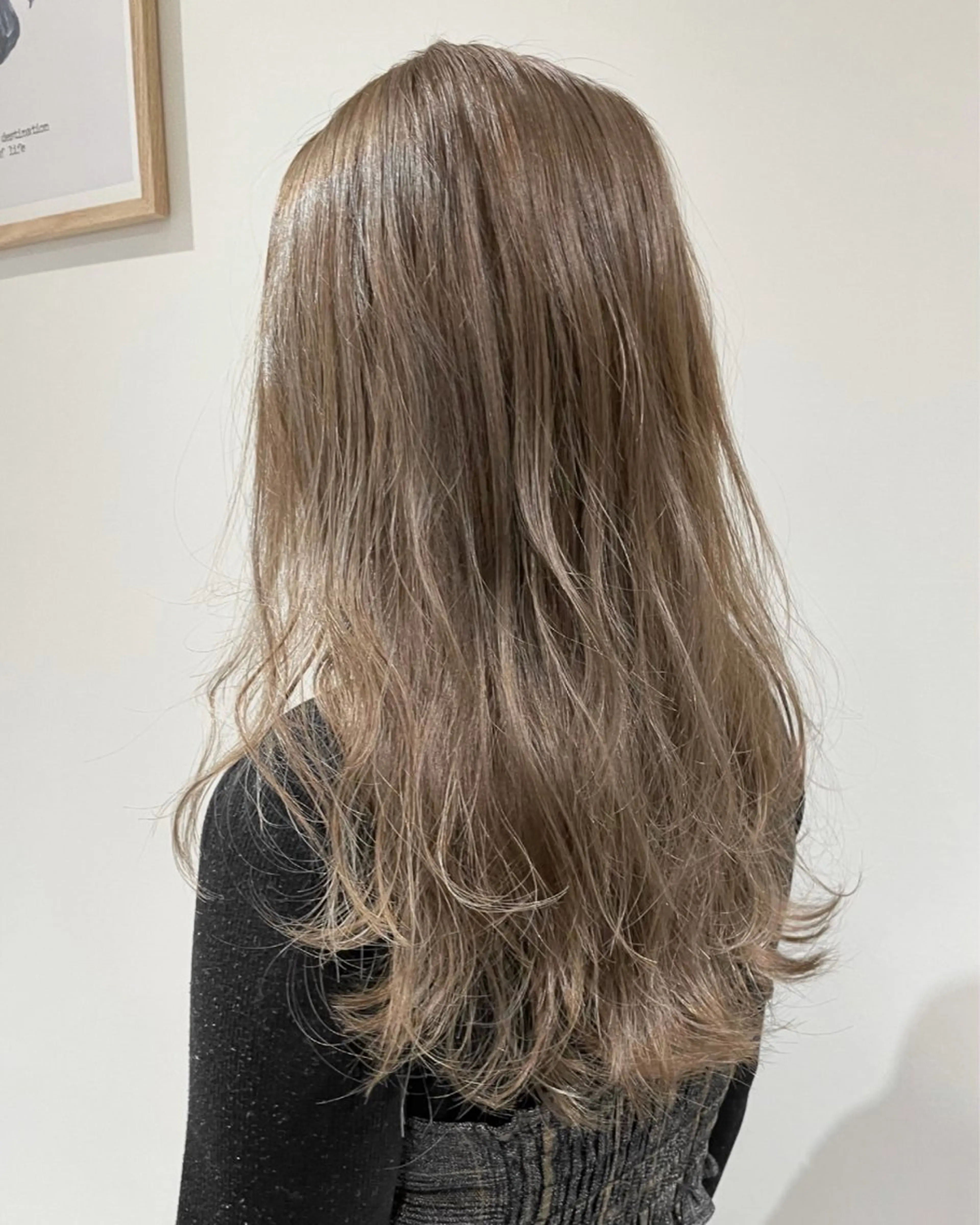 セミロング カラー ベージュカラー ミルクティーベージュ ヘアカラー トリートメント 韓国系/ウルフ/ ブリーチ/常角友野のヘアスタイル