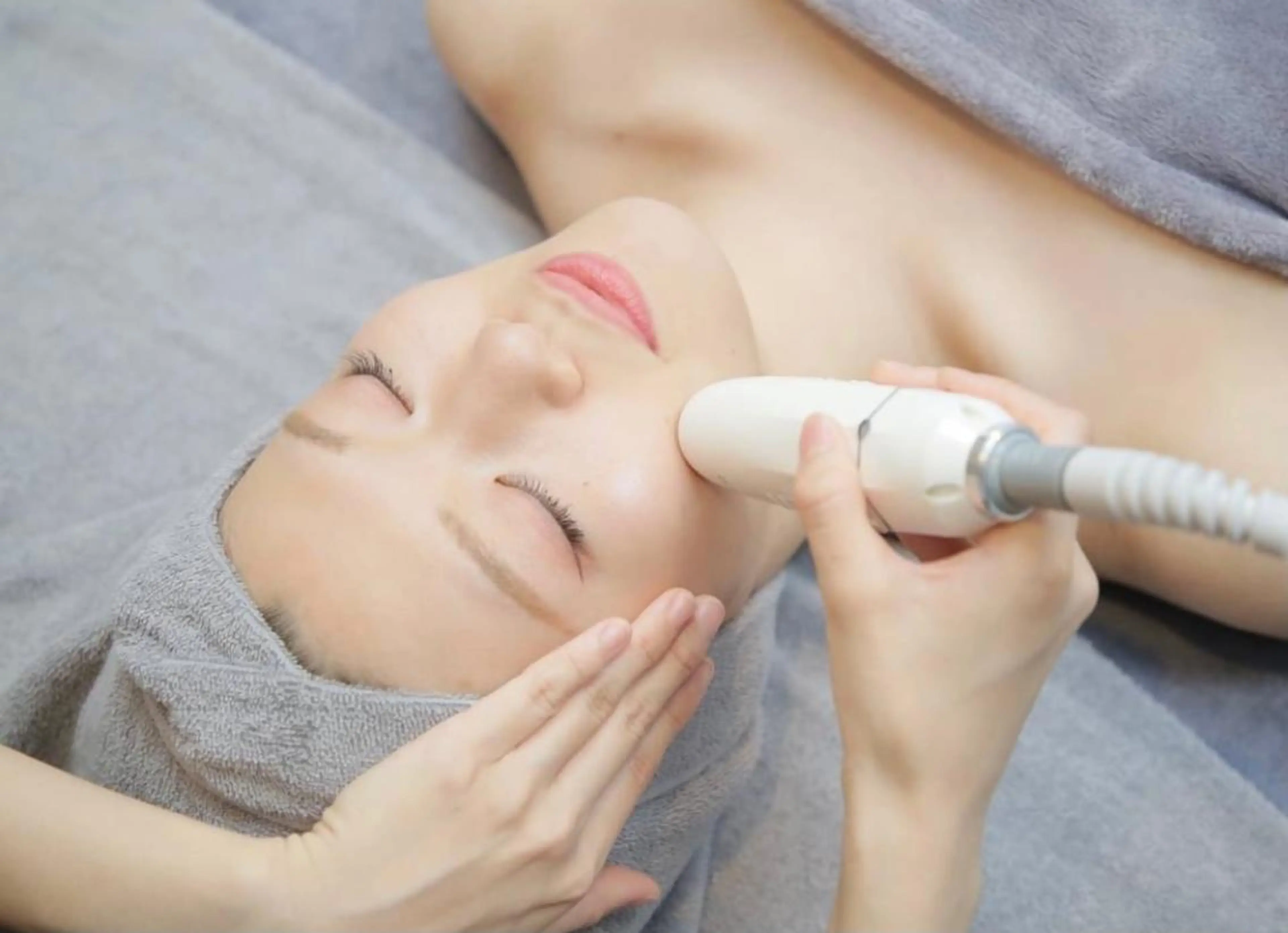 小顔最新マシン全顔＋顎下＋首4000shot\12000→\8500の写真