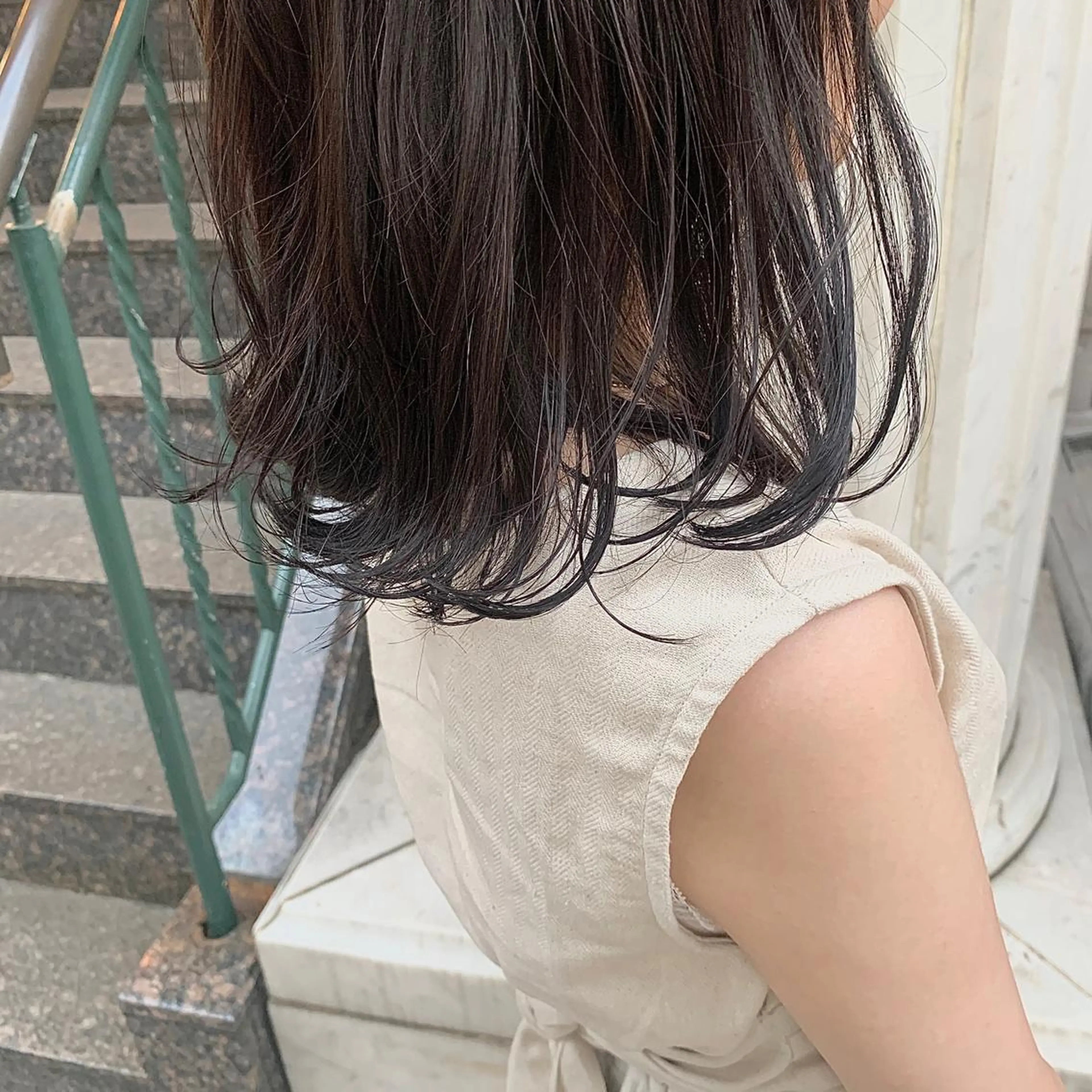 セミロング カラー ヘアアレンジ ベージュカラー 透明感カラー ダークグレー ダークグレージュ グレージュ pu+on. nailworks所属・fuyumi / ニュアンスネイルのネイルデザイン