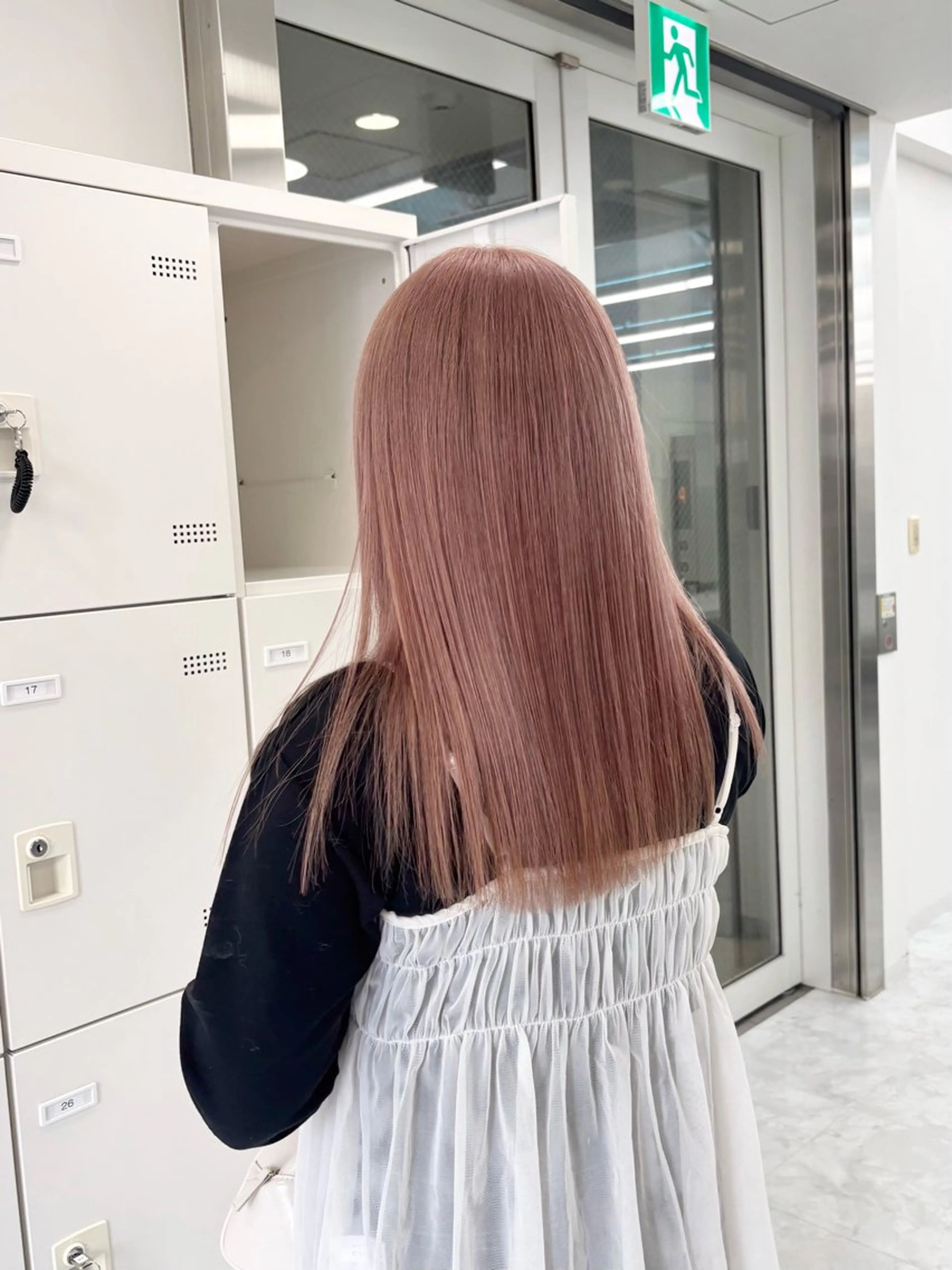 ロング カラー 🖤ハイトーン× レイヤー🖤SARAのヘアスタイル