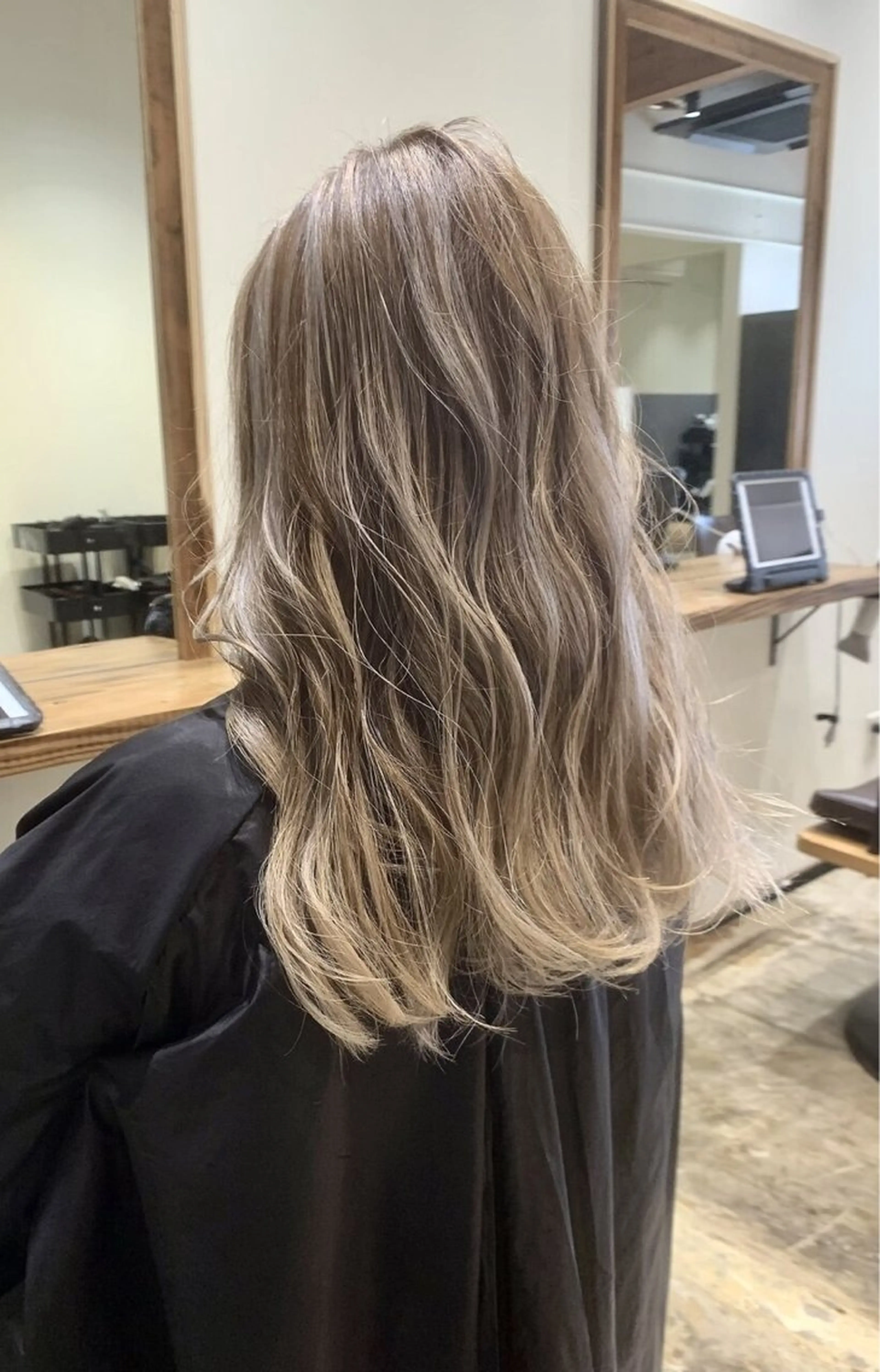 カラー MEGU💓艶髪 レイヤー💓韓国風のヘアスタイル