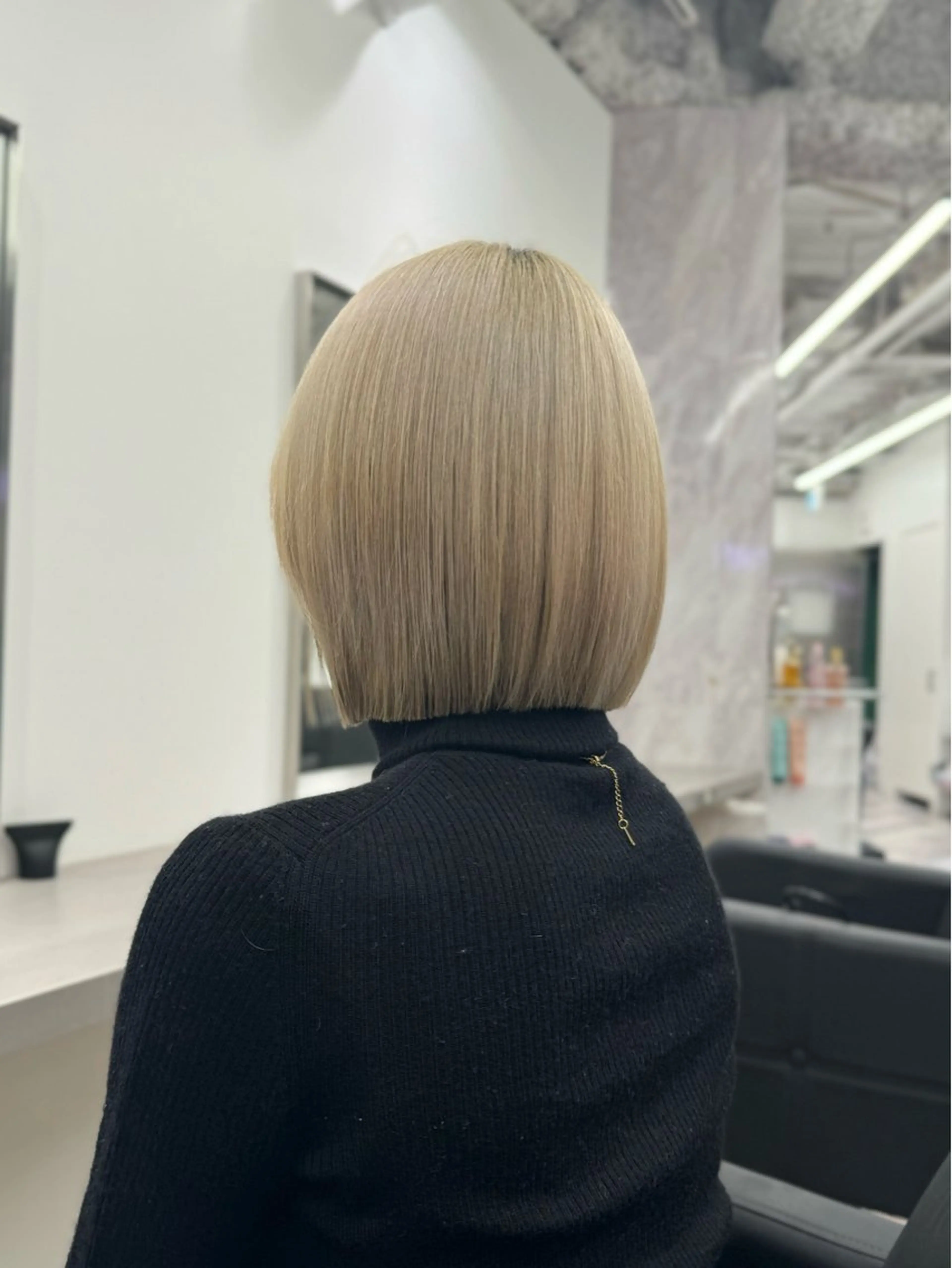 ショート カラー ヘアカラー トリートメント 店長　MANAMI ／ブリーチ／骨格ボブのヘアスタイル