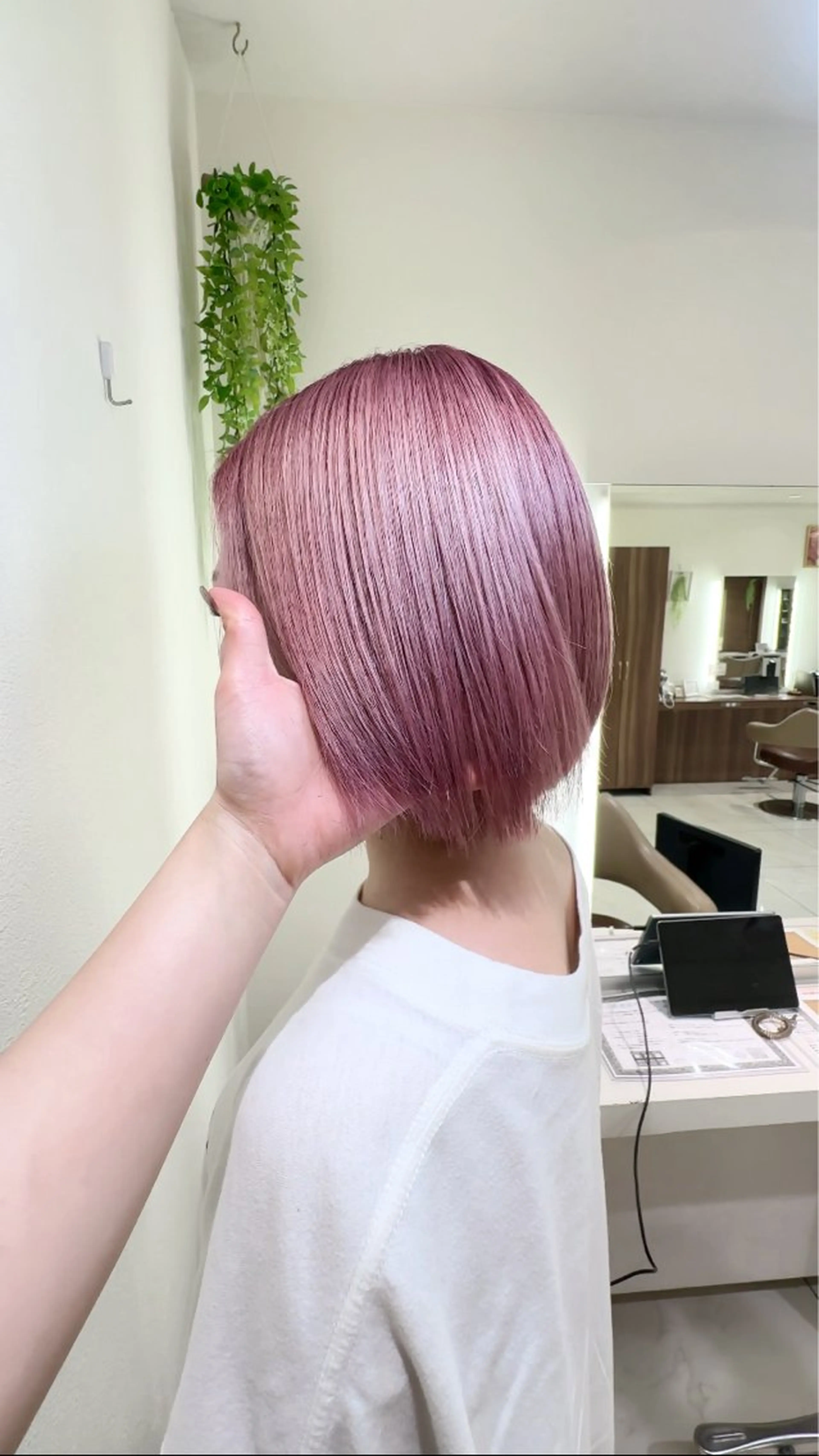 カラー ブリーチ ピンクカラー 加藤芽実カラーリスト ／ミルクティーカラーのヘアスタイル