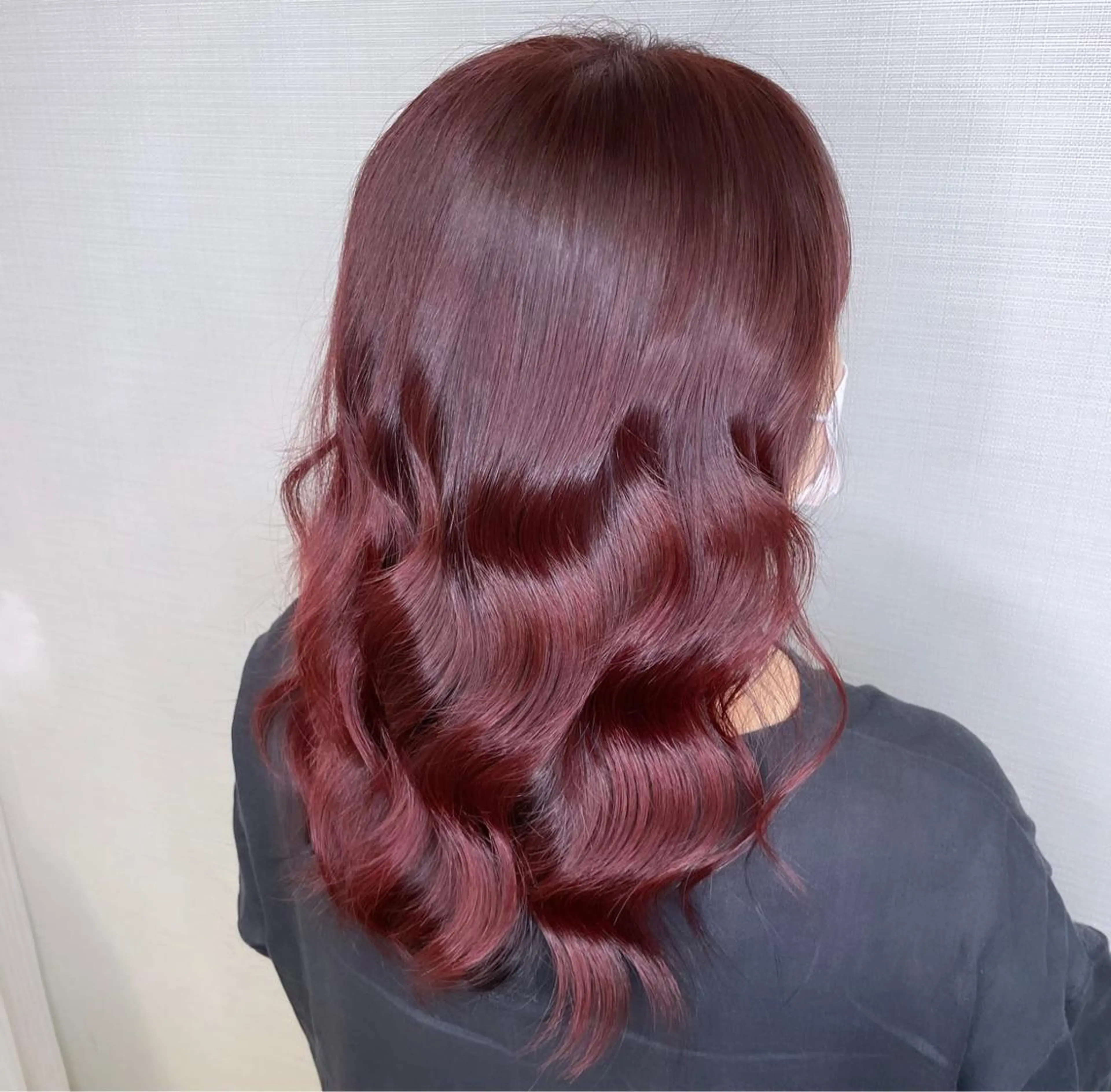 ロング レッドブラウン 近藤 楓花のヘアスタイル