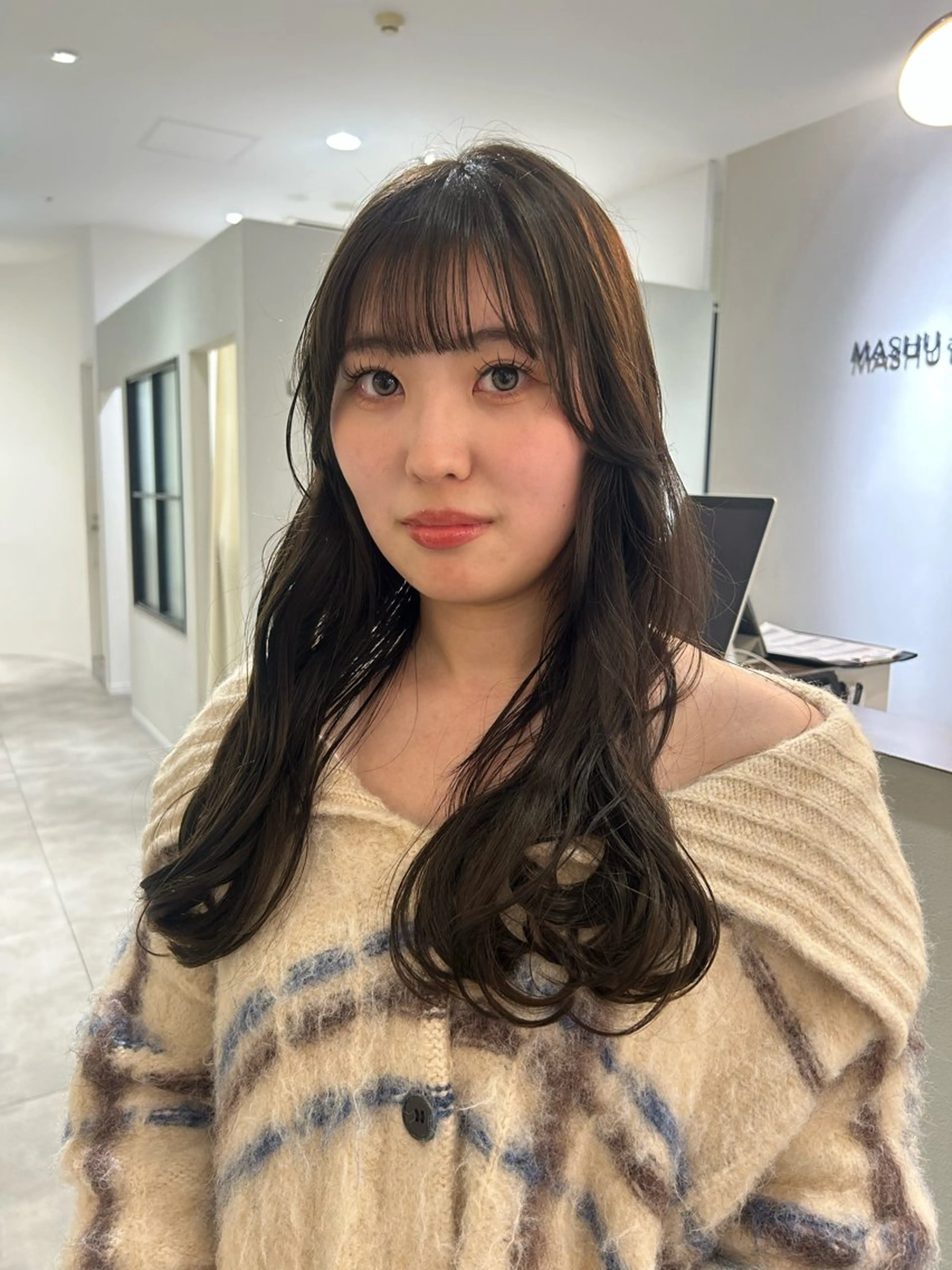 ロング カラー 透明感カラー グレージュ オリーブグレージュ オリーブグレー オレンジ カット ヘアカラー オリーブベージュ/ ブリーチなし透明感のヘアスタイル