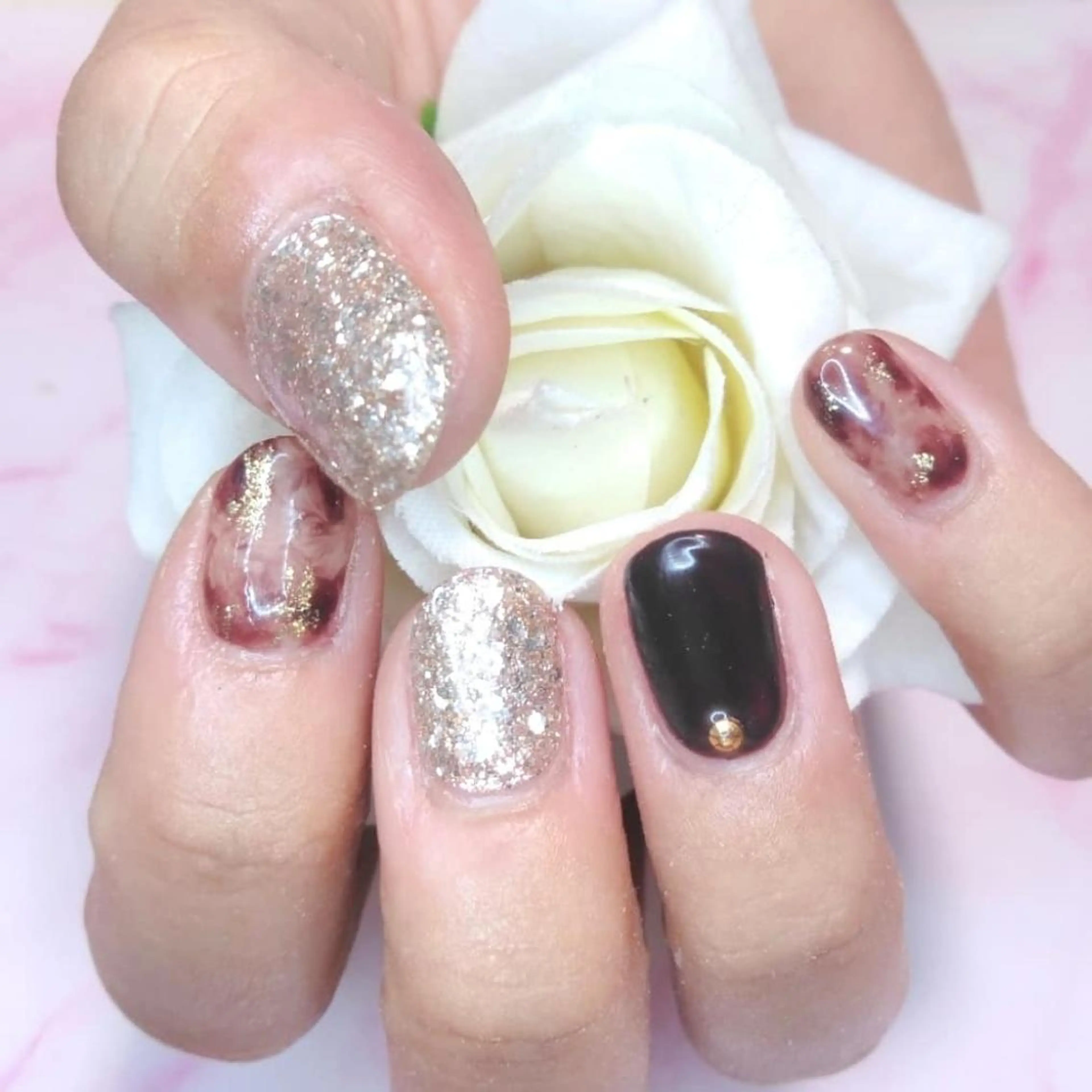 ネイル エステとネイル ローズコンフォートのネイルデザイン