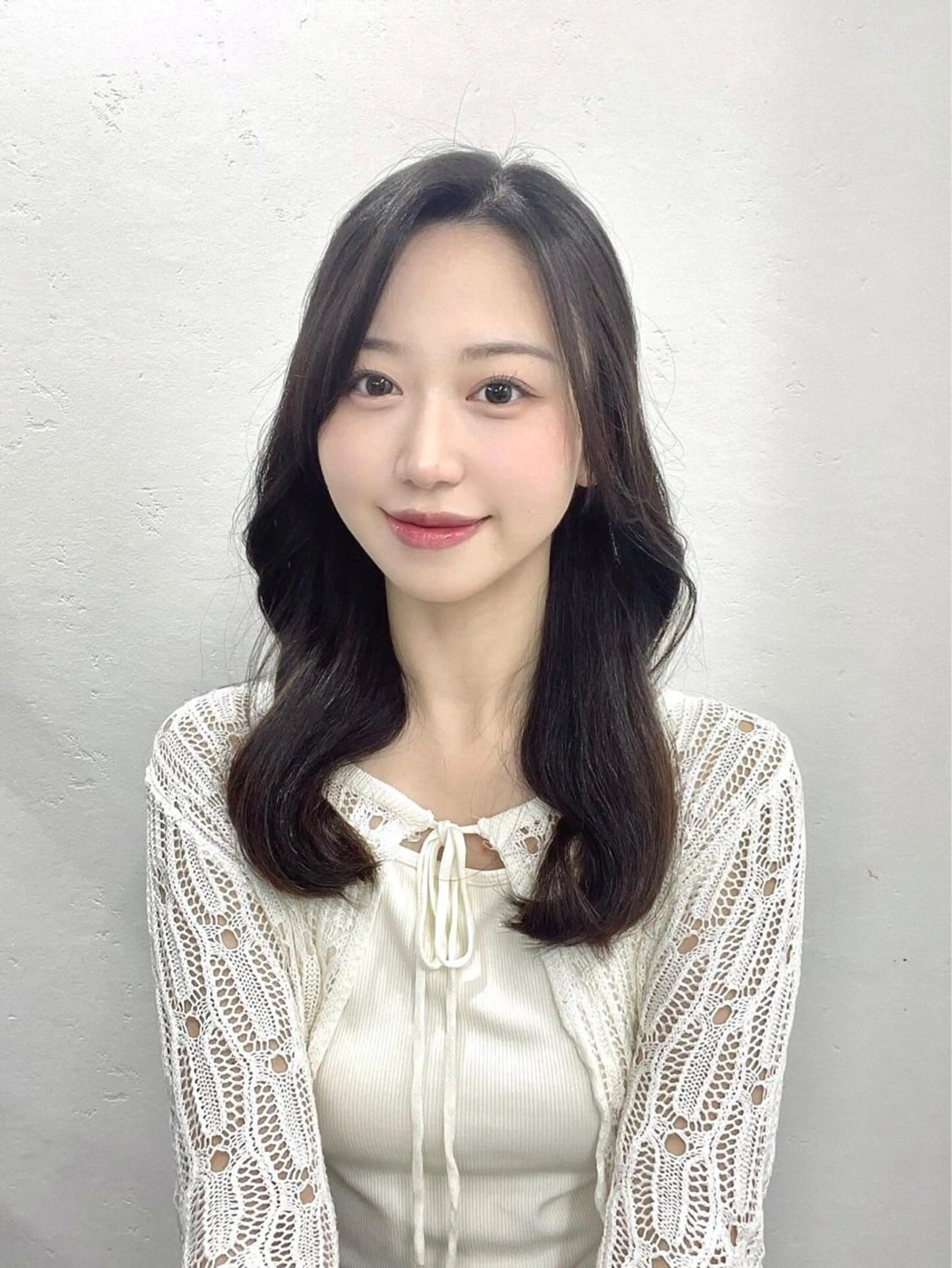 ロング TENSHO レイヤー／ハイトーンのヘアスタイル