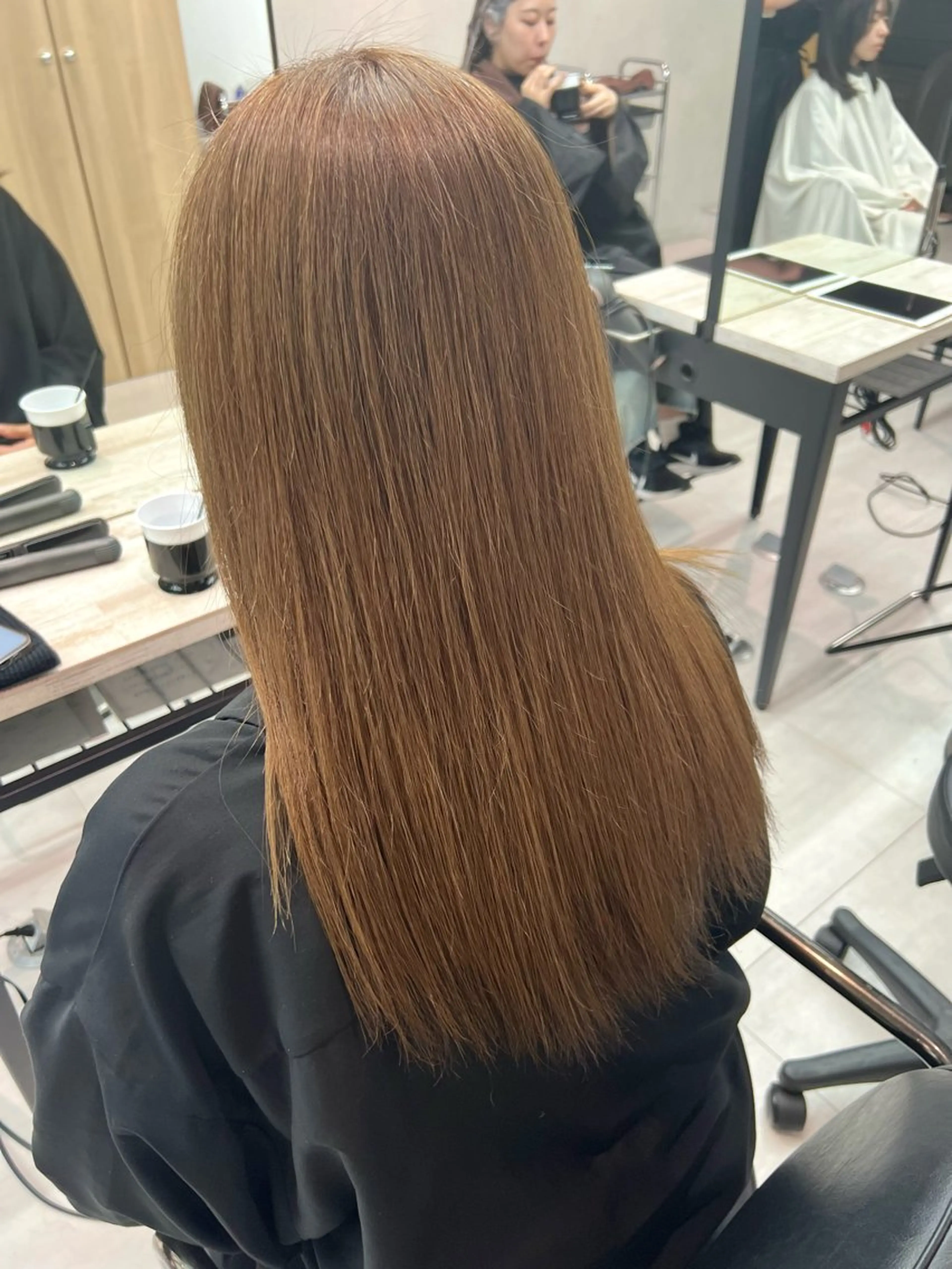 ロング カラー 小森聖奈 韓国風レイヤーカットのヘアスタイル