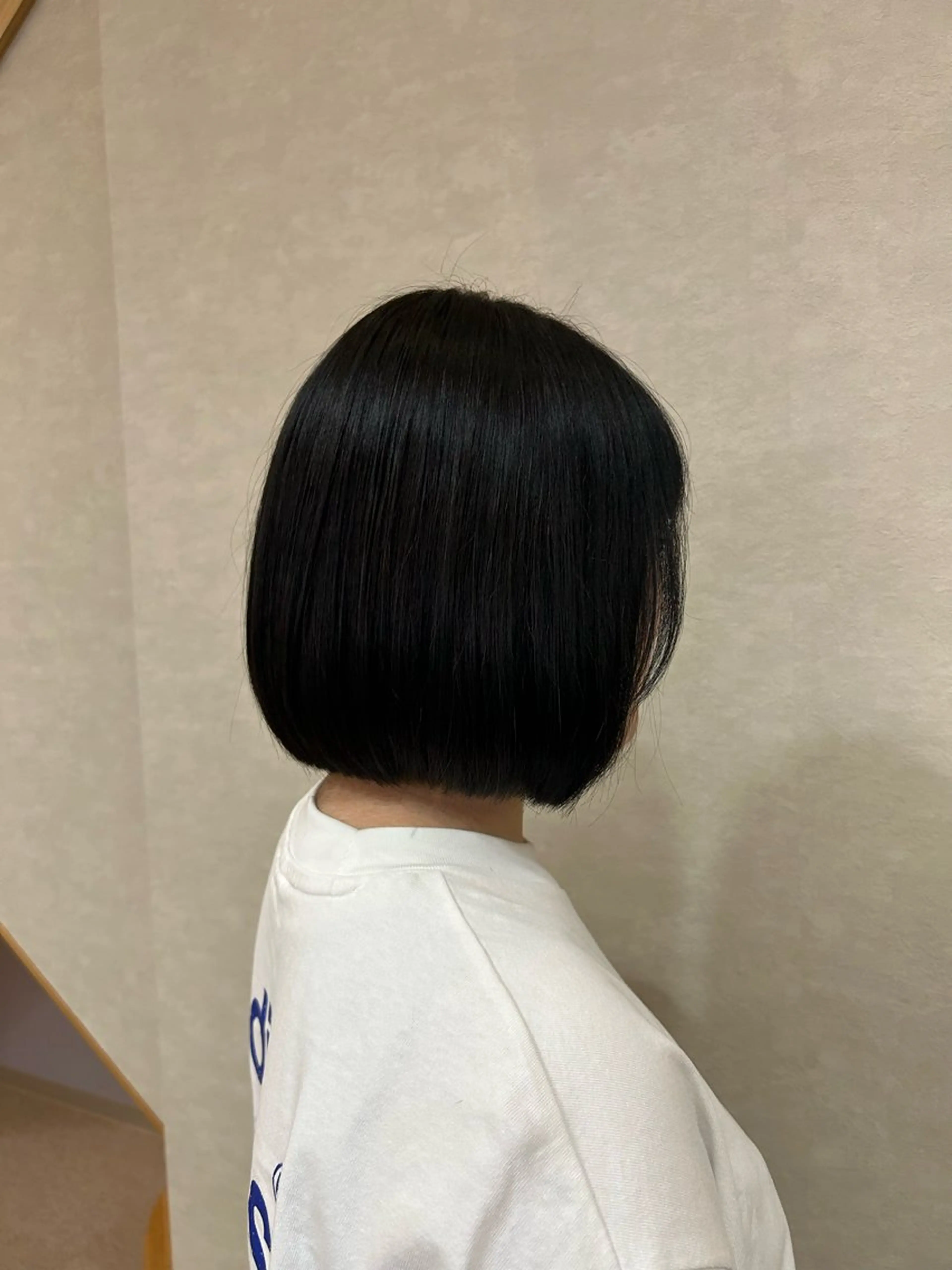 ショート ボブ 顔周りカット 根石 結菜のヘアスタイル
